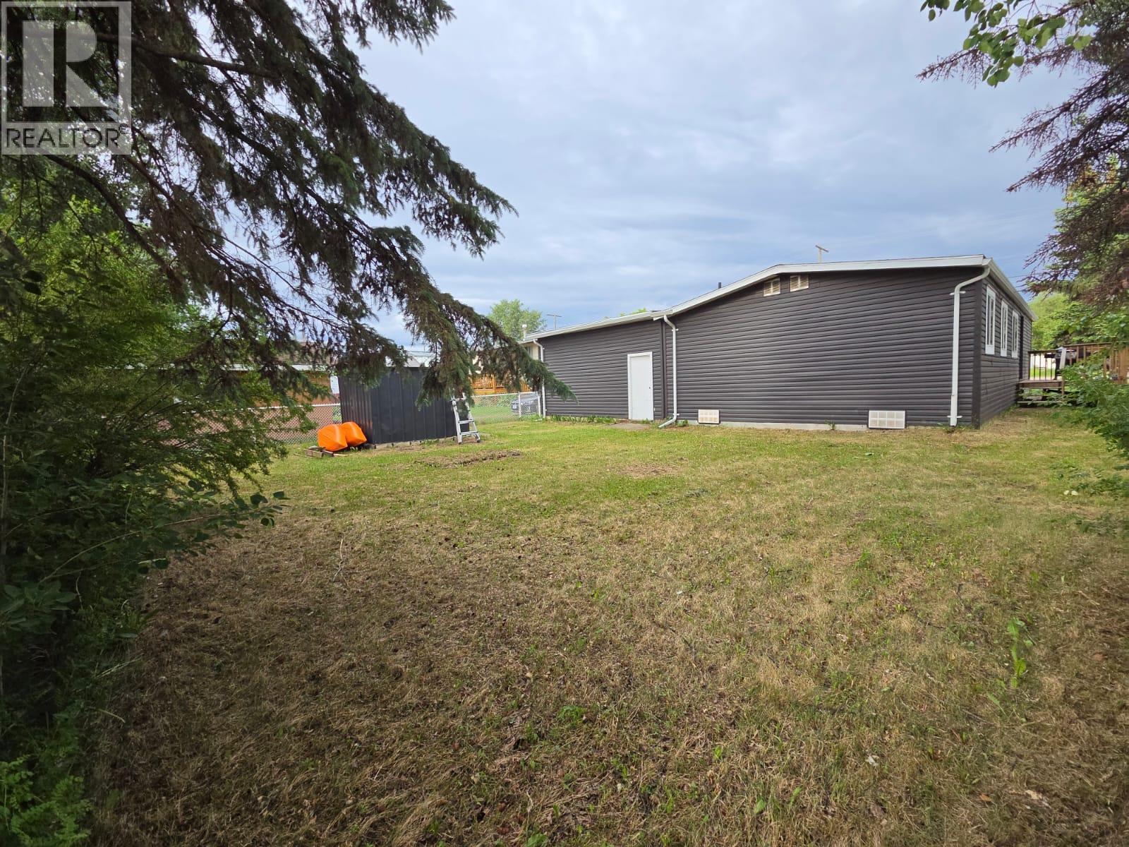 5117 43 Street Ne Property Photo 37