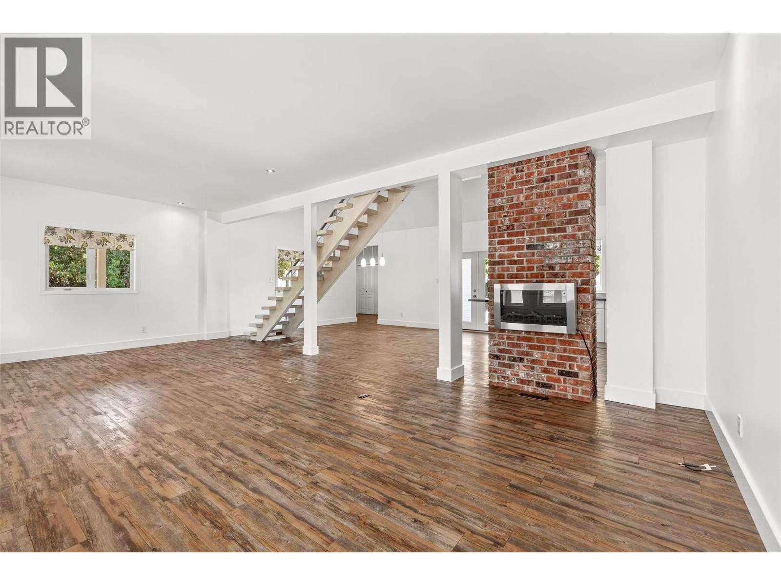 10421 Warren Road Property Photo 7