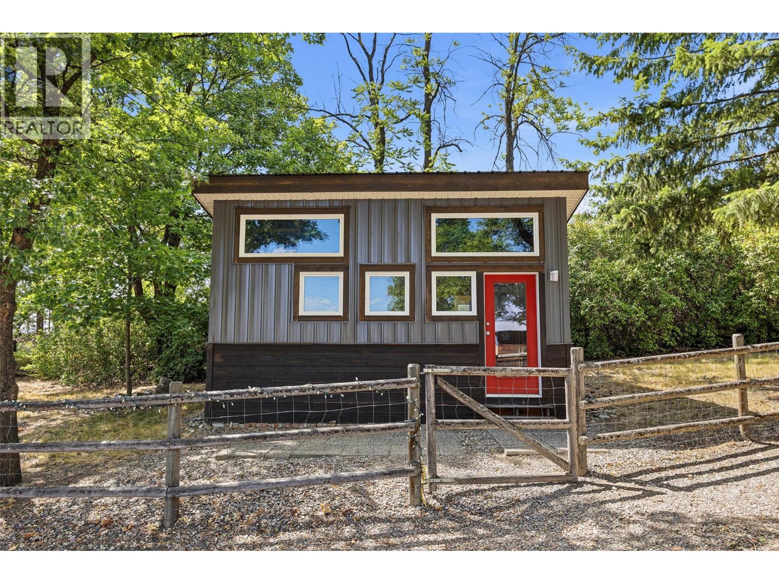 10421 Warren Road Property Photo 9