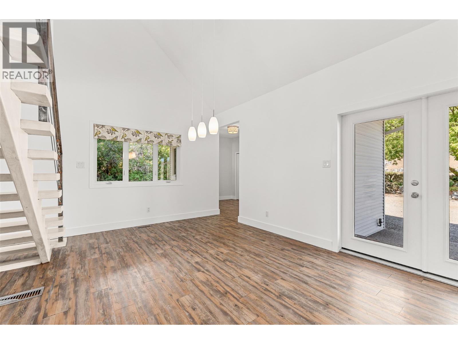 10421 Warren Road Property Photo 16