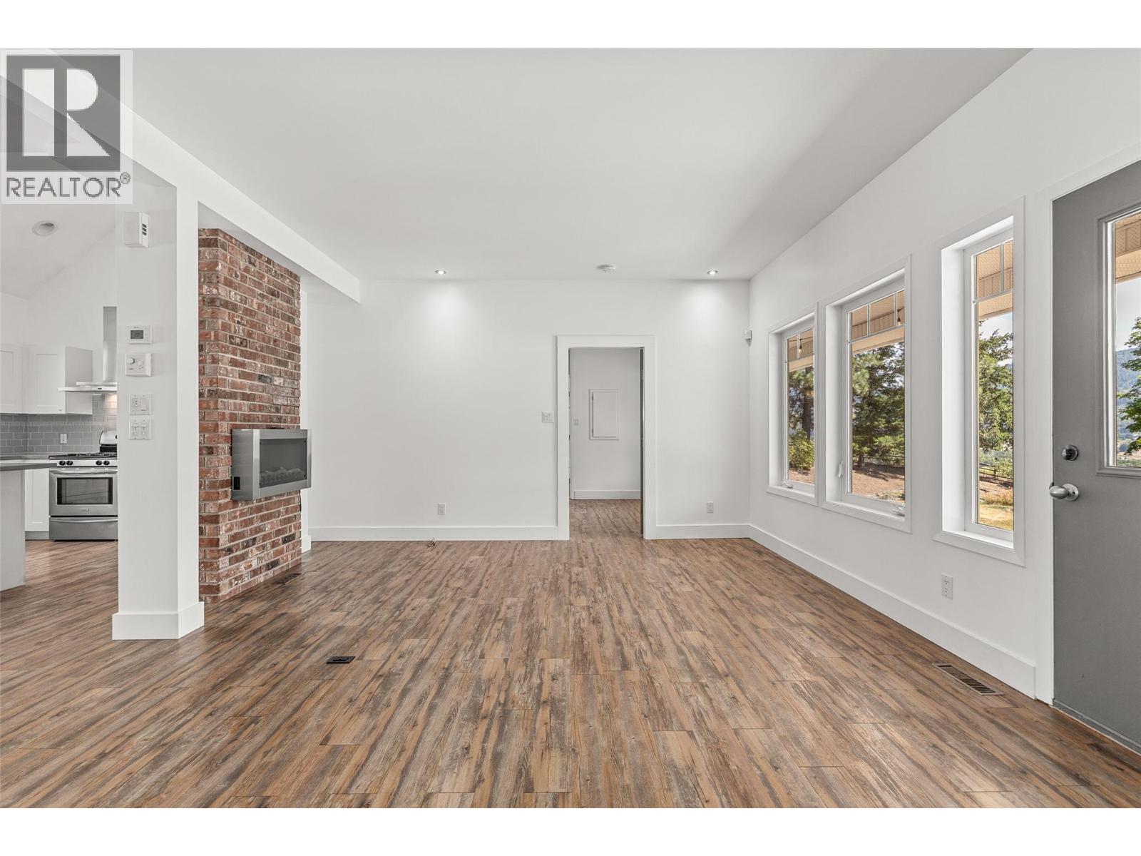 10421 Warren Road Property Photo 18
