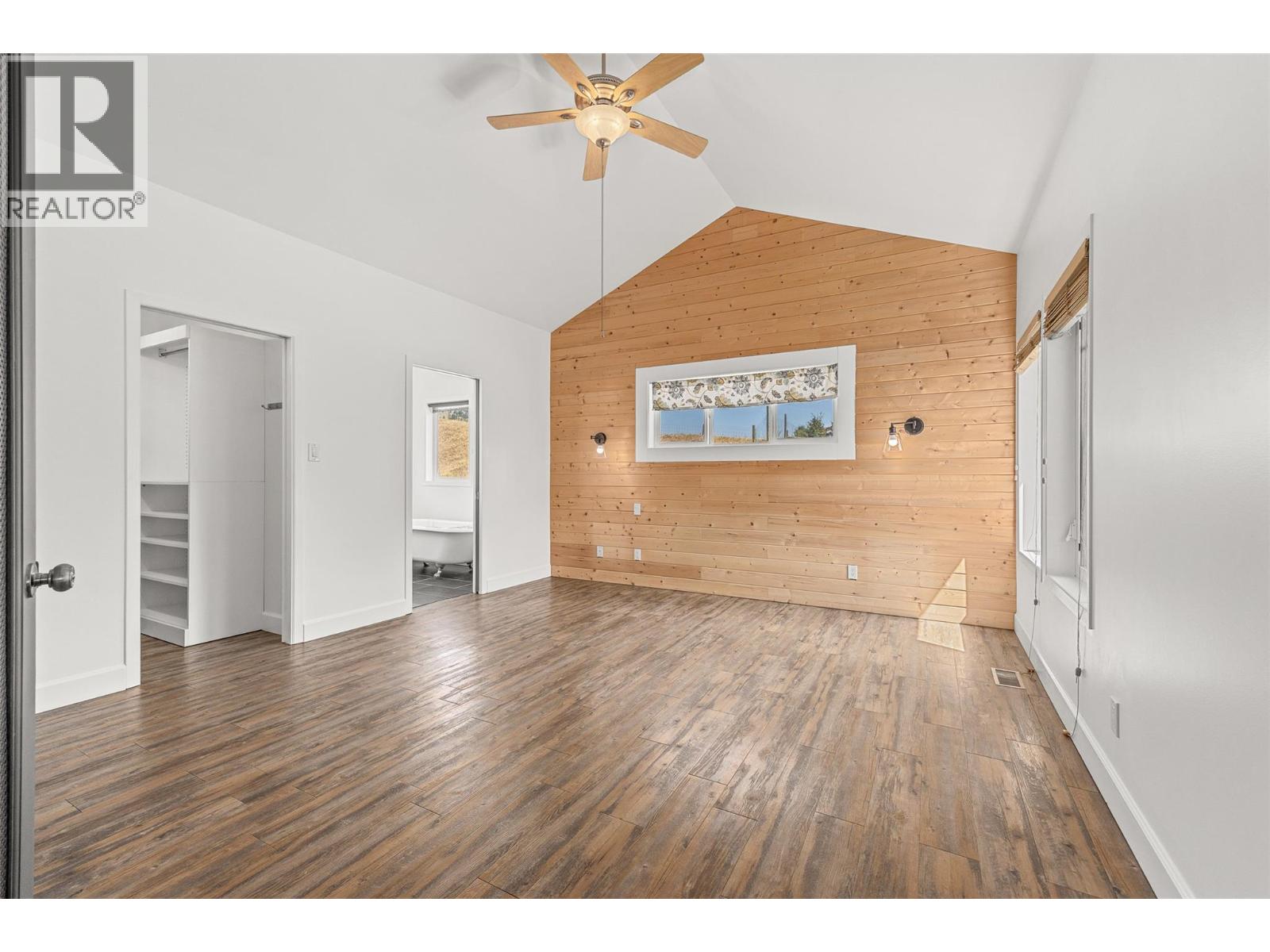 10421 Warren Road Property Photo 21