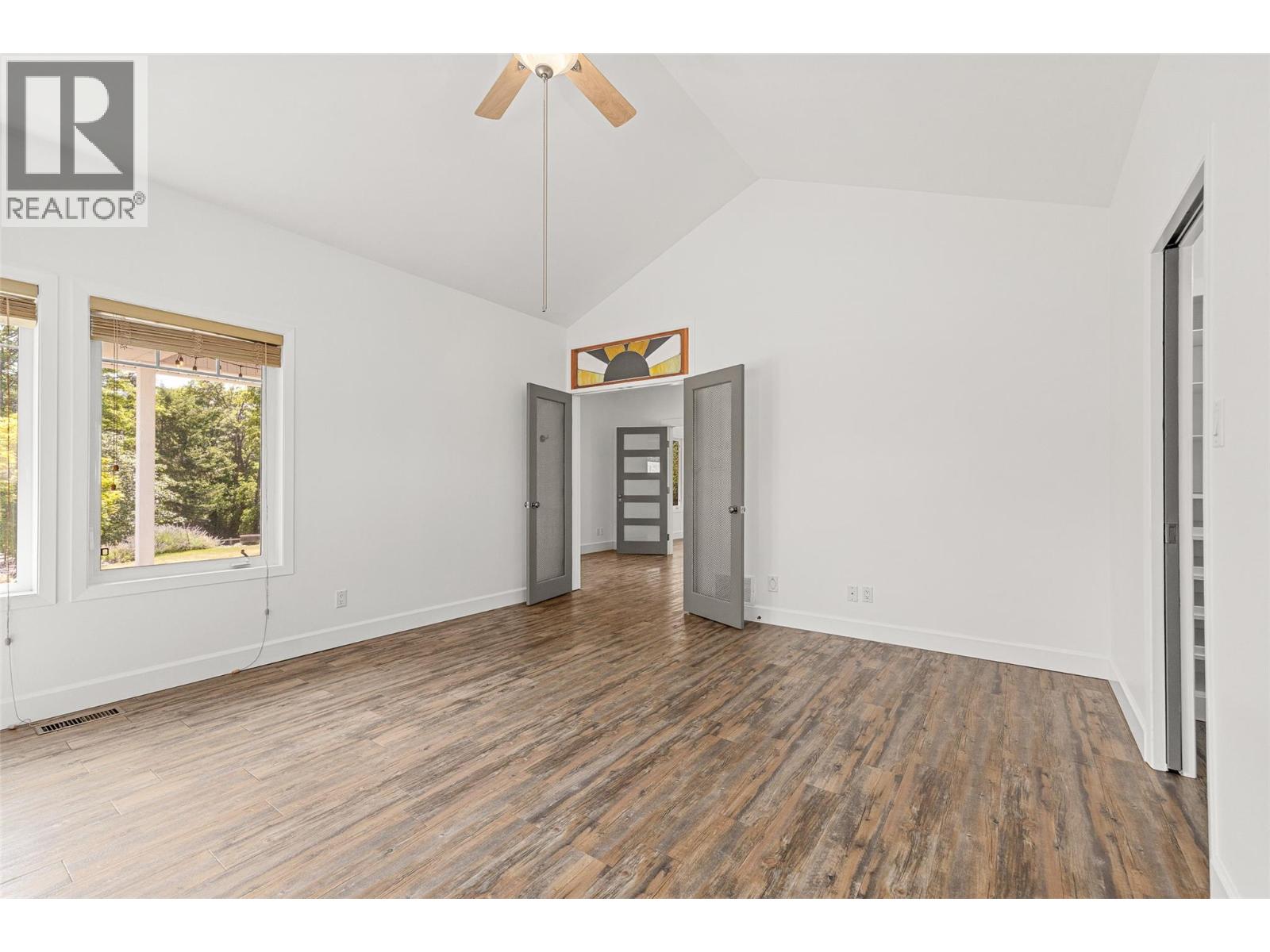10421 Warren Road Property Photo 22