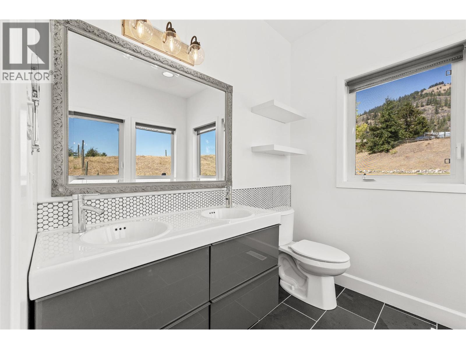10421 Warren Road Property Photo 23