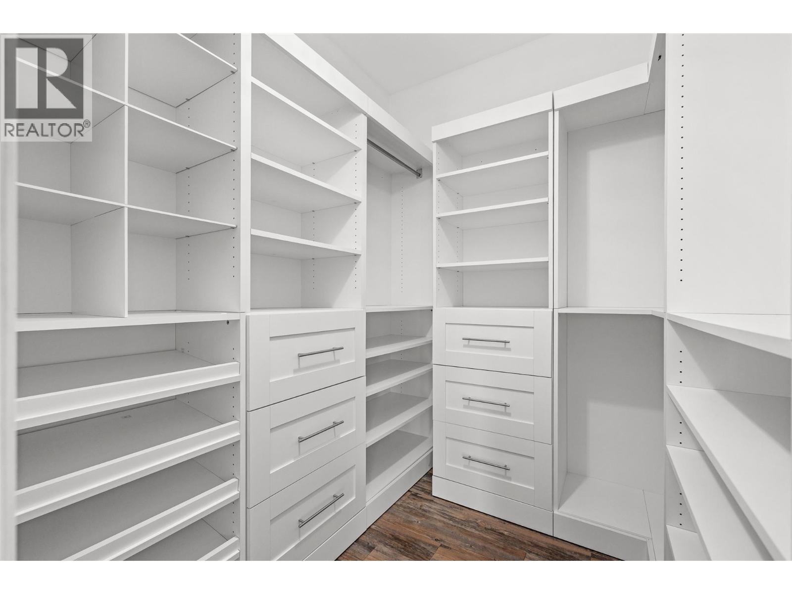 10421 Warren Road Property Photo 25