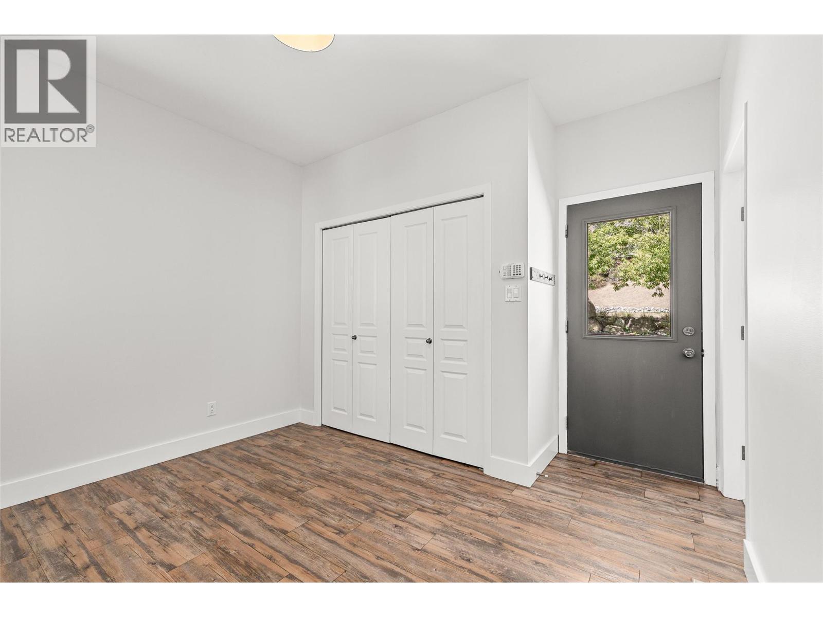 10421 Warren Road Property Photo 30