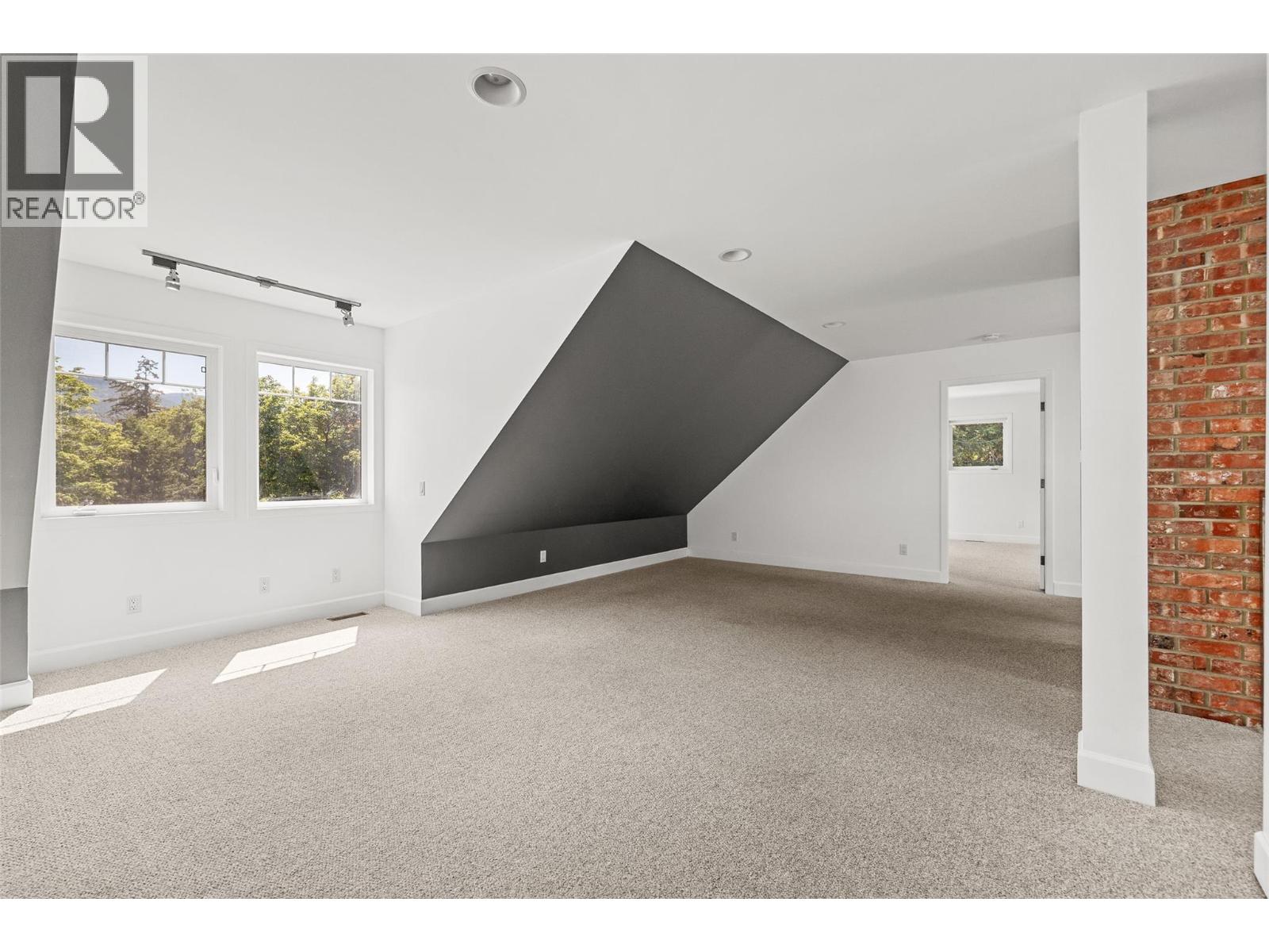 10421 Warren Road Property Photo 33