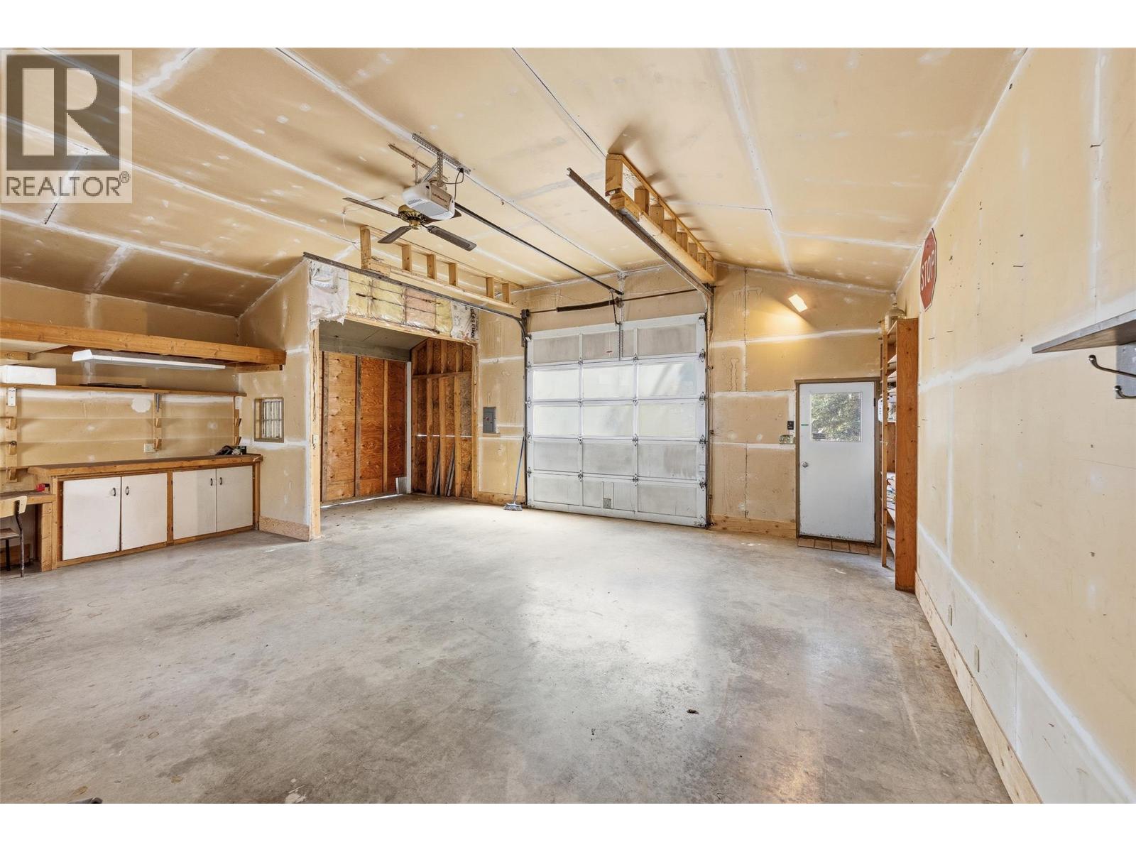 10421 Warren Road Property Photo 42