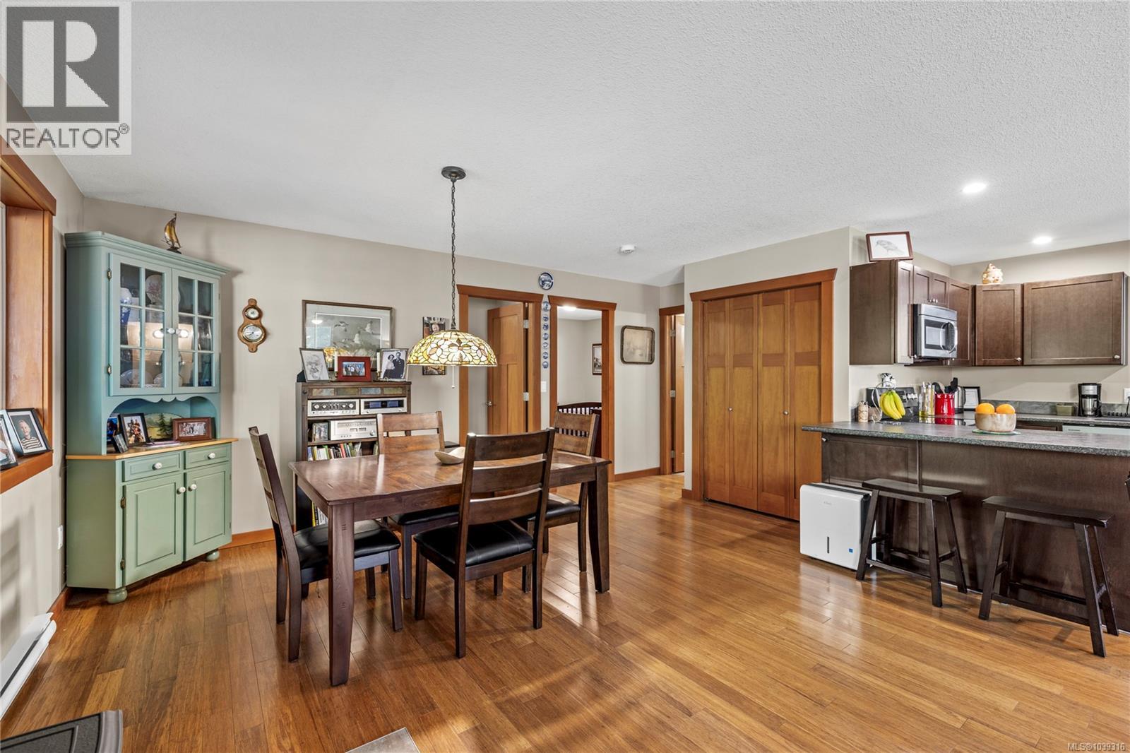13475 Cedar Rd Property Photo 11