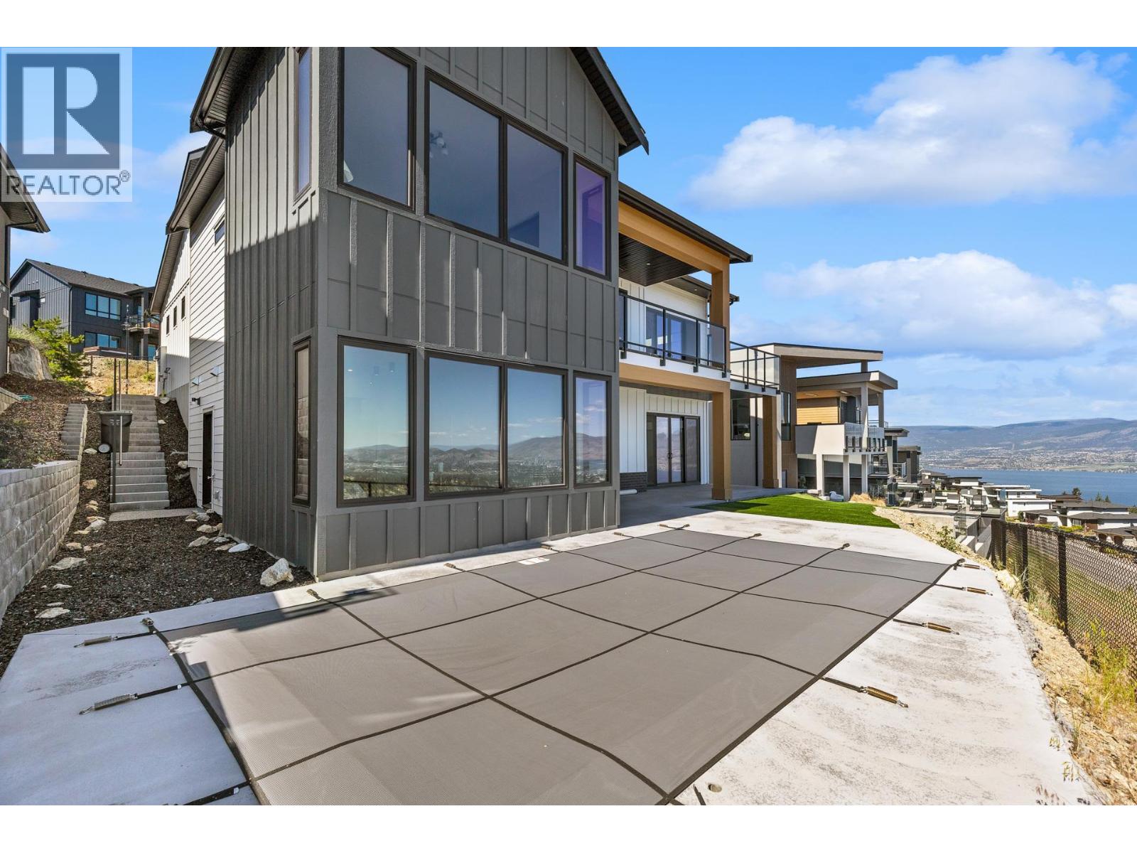 1042 Emslie Street Property Photo 44