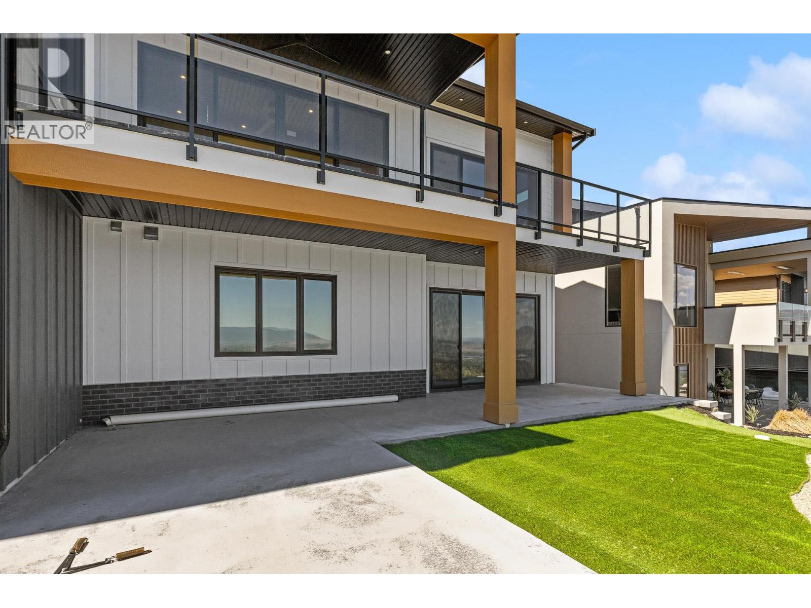 1042 Emslie Street Property Photo 45