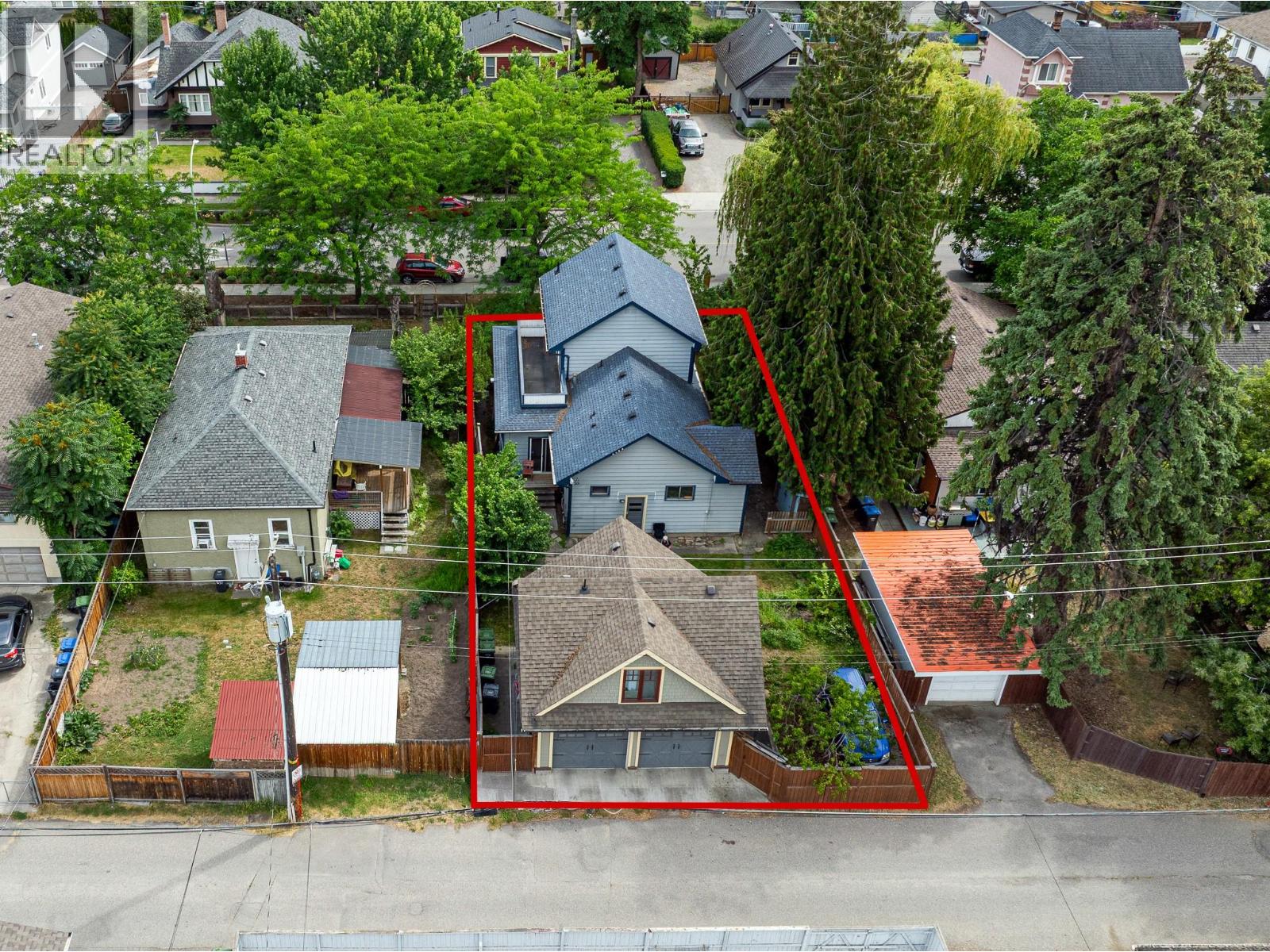 822 Lawrence Avenue Property Photo 1