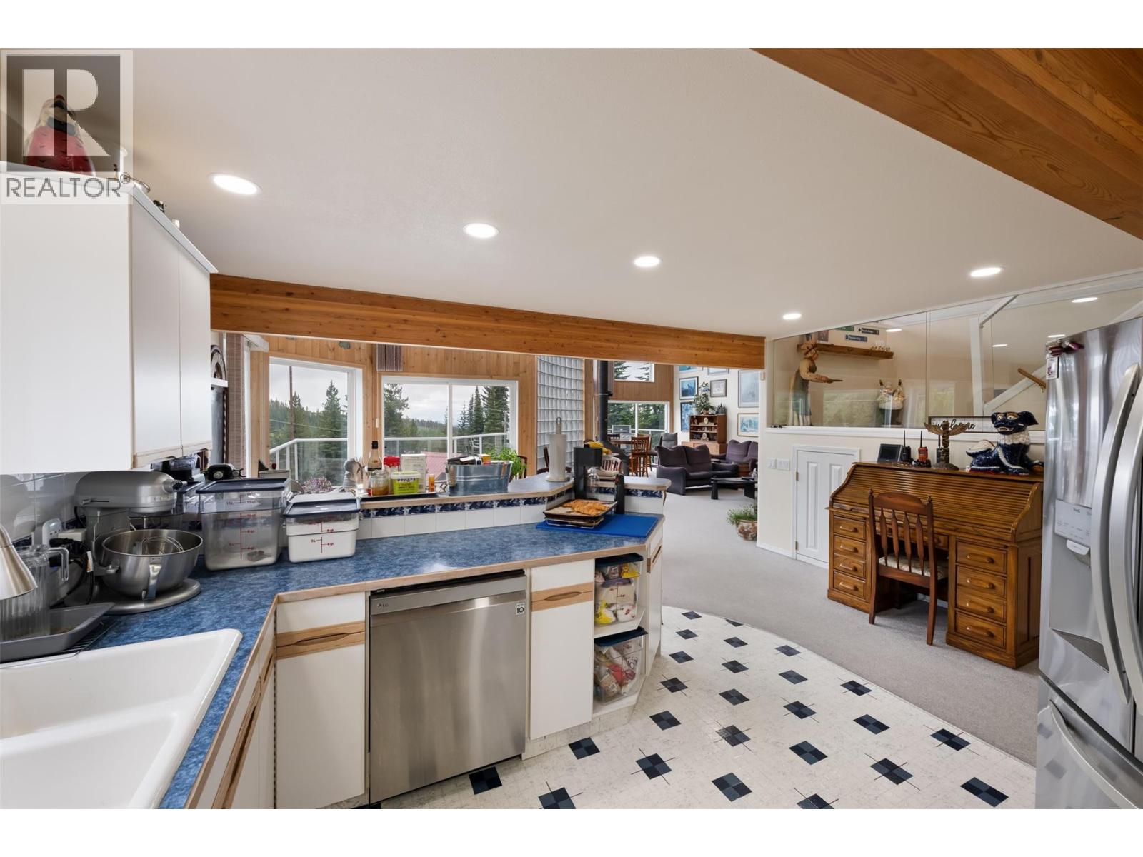 200 Cougar Road Property Photo 18