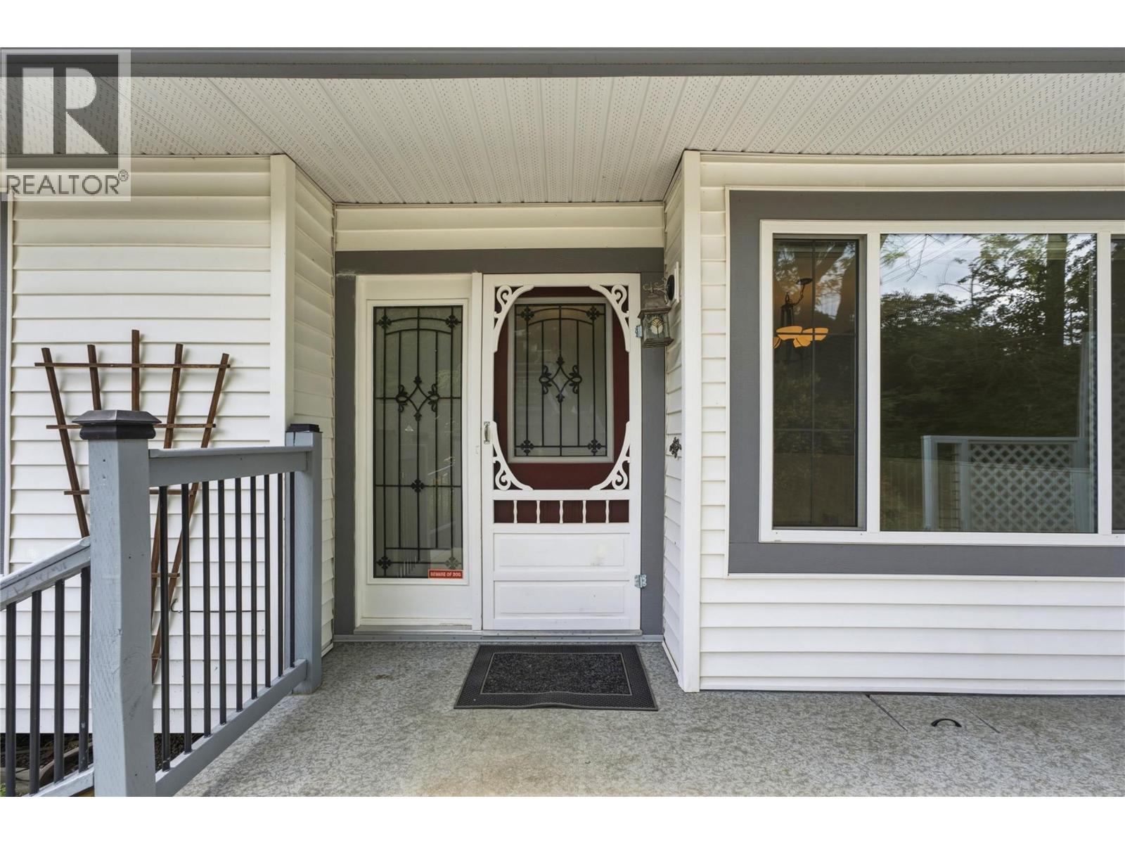 6864 Bryden Road Property Photo 3