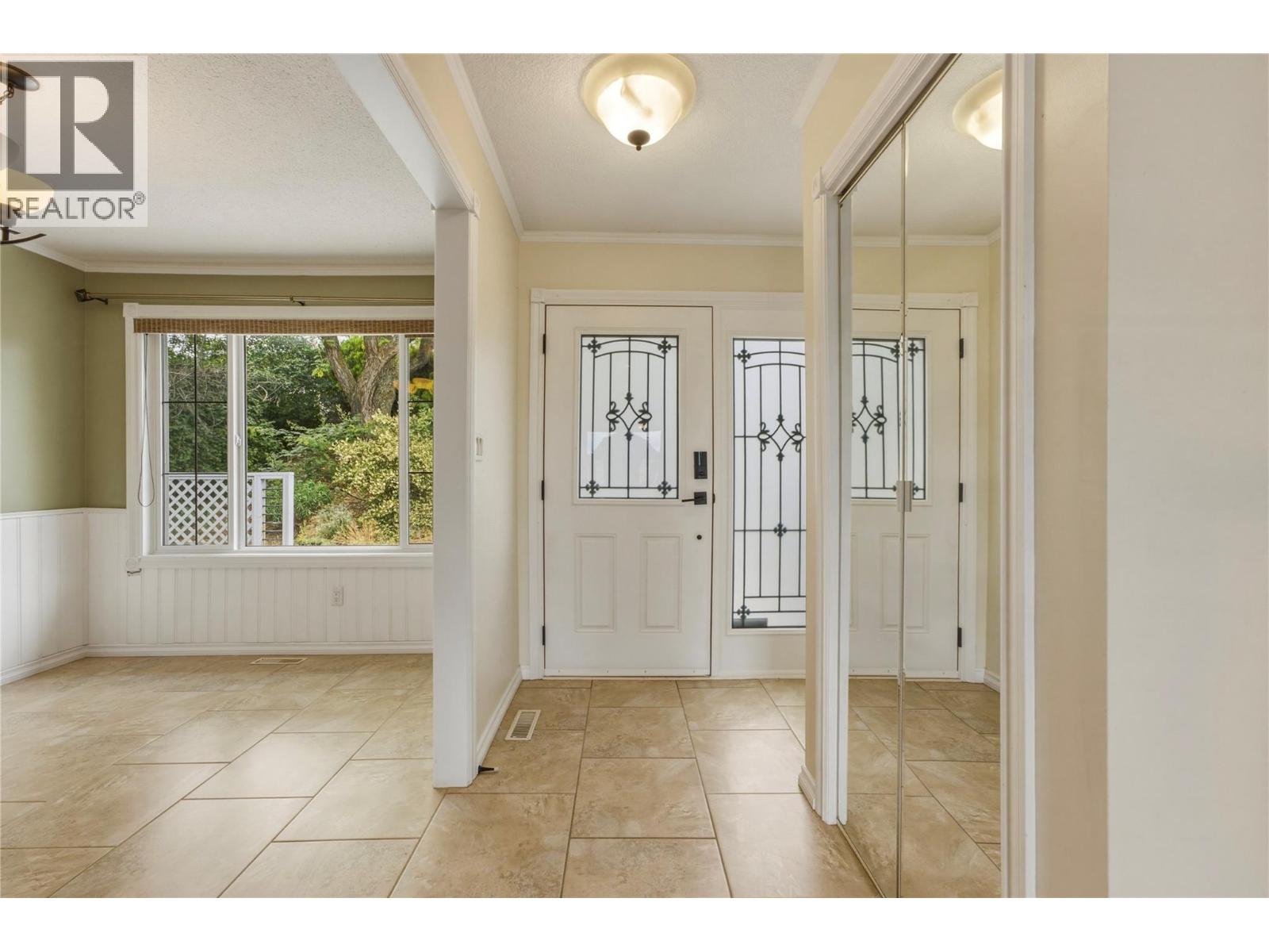 6864 Bryden Road Property Photo 4
