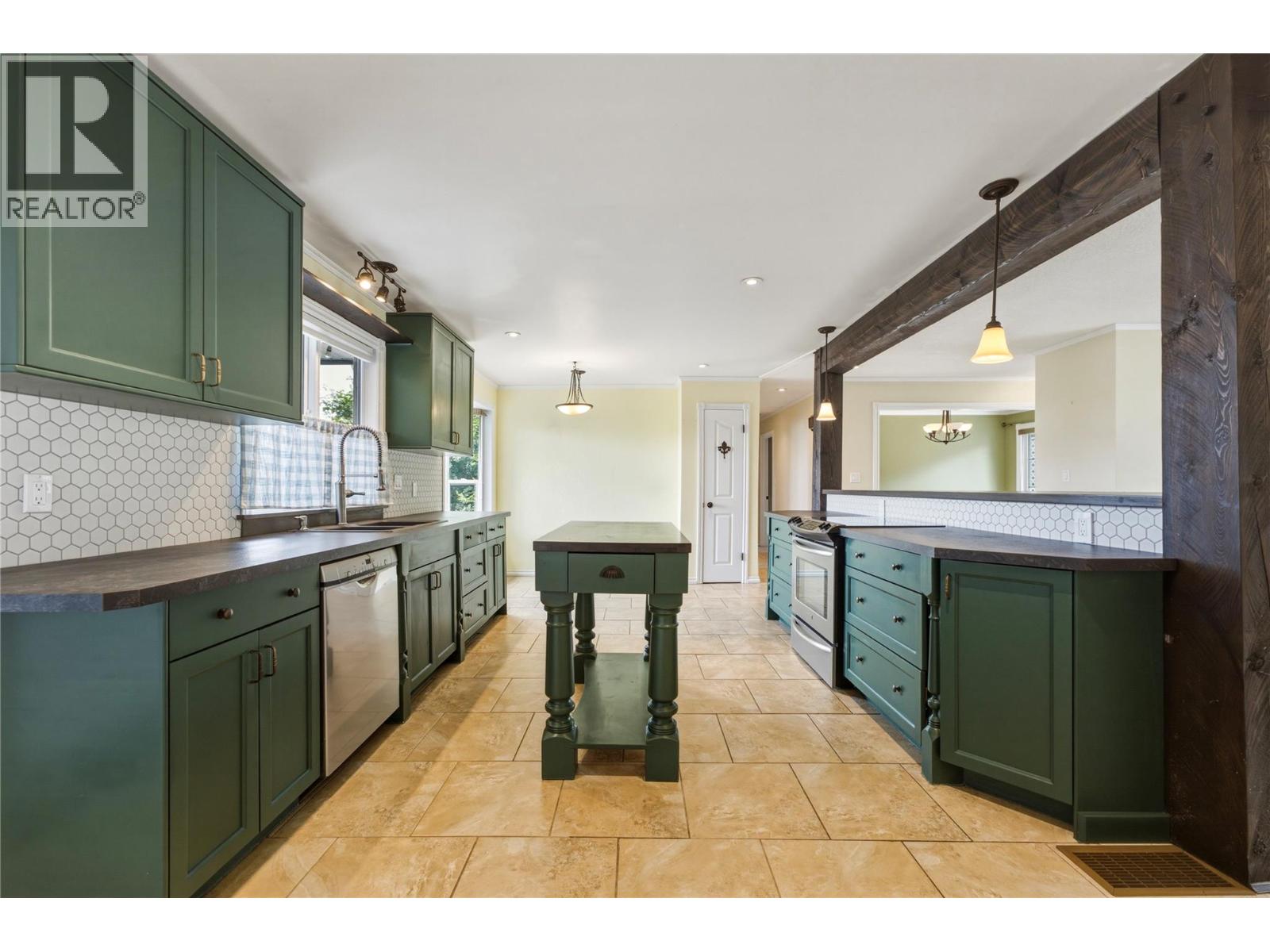 6864 Bryden Road Property Photo 13