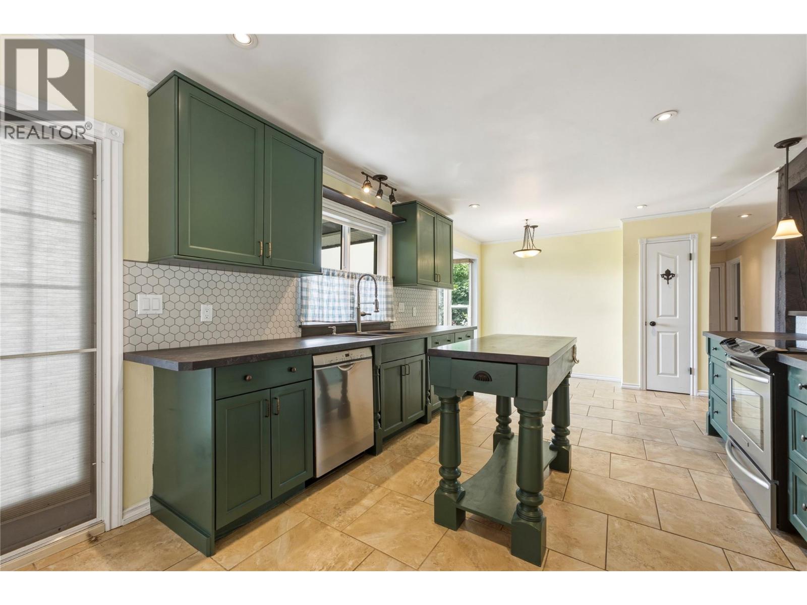 6864 Bryden Road Property Photo 14
