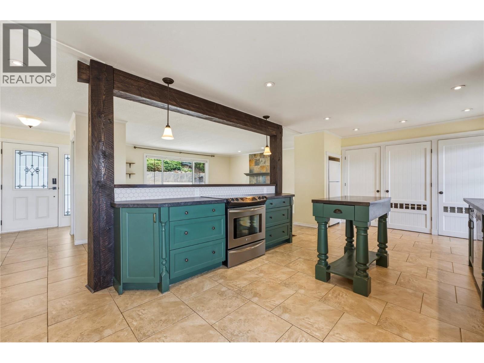 6864 Bryden Road Property Photo 16