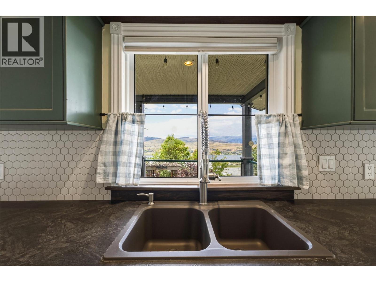 6864 Bryden Road Property Photo 18