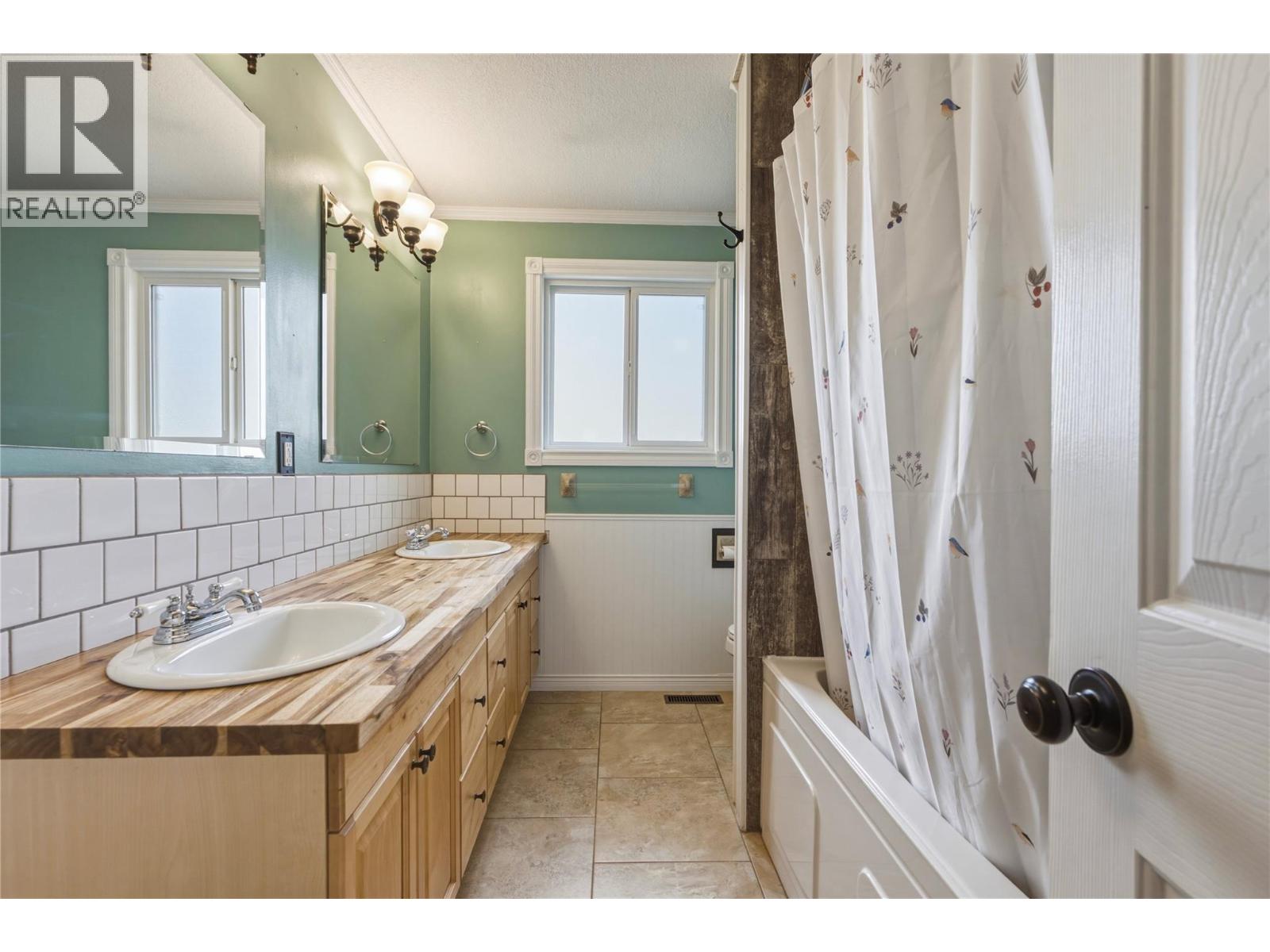 6864 Bryden Road Property Photo 21