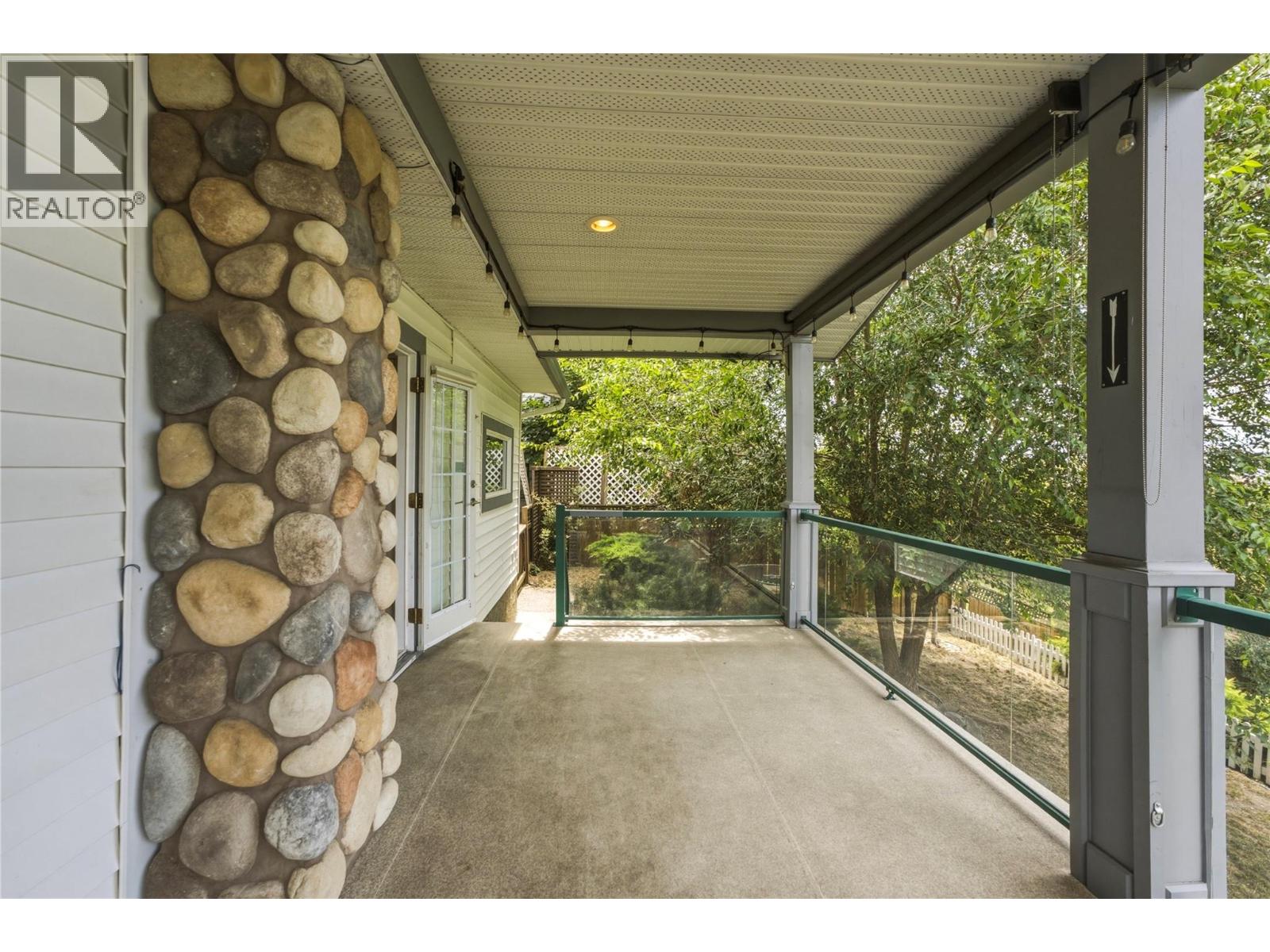 6864 Bryden Road Property Photo 29