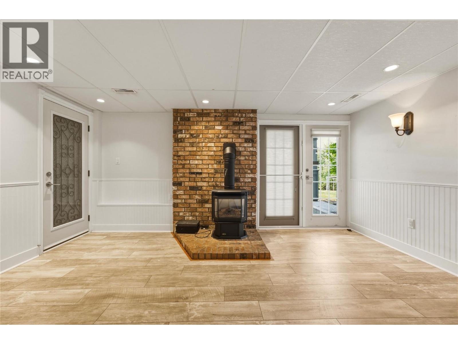 6864 Bryden Road Property Photo 32
