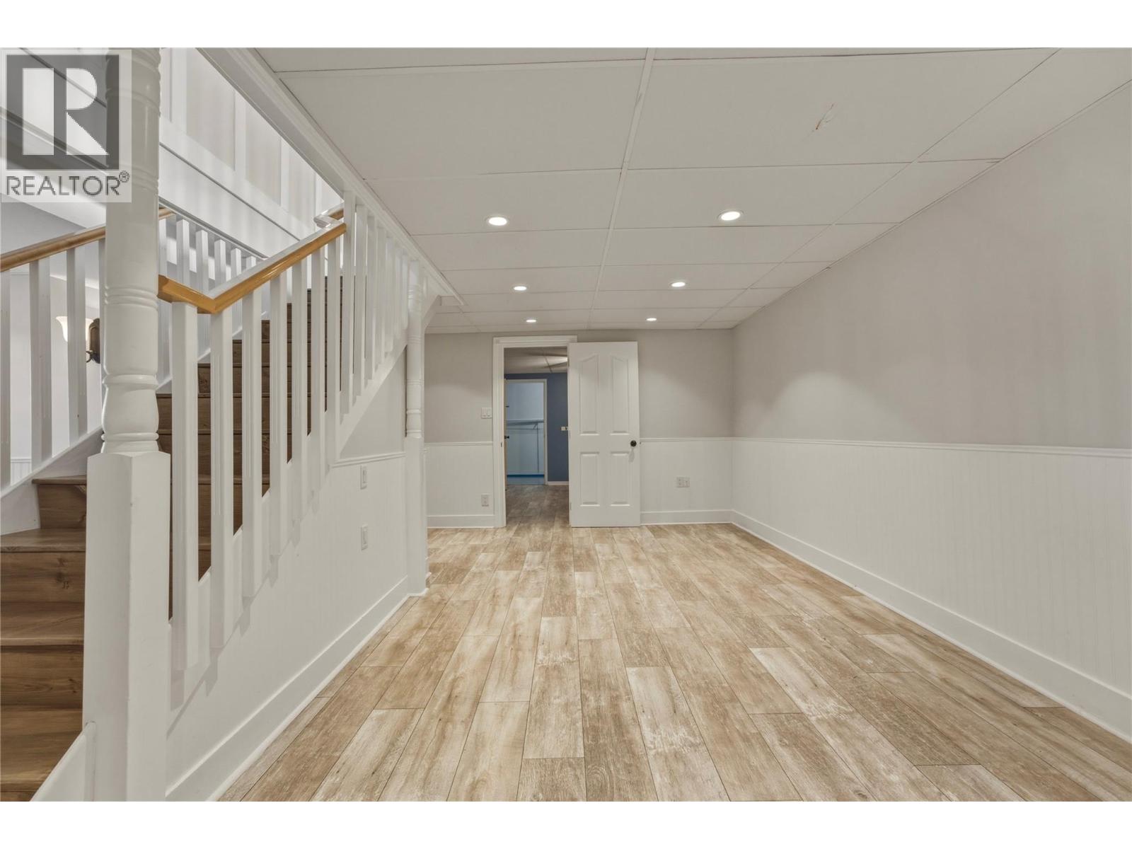 6864 Bryden Road Property Photo 33