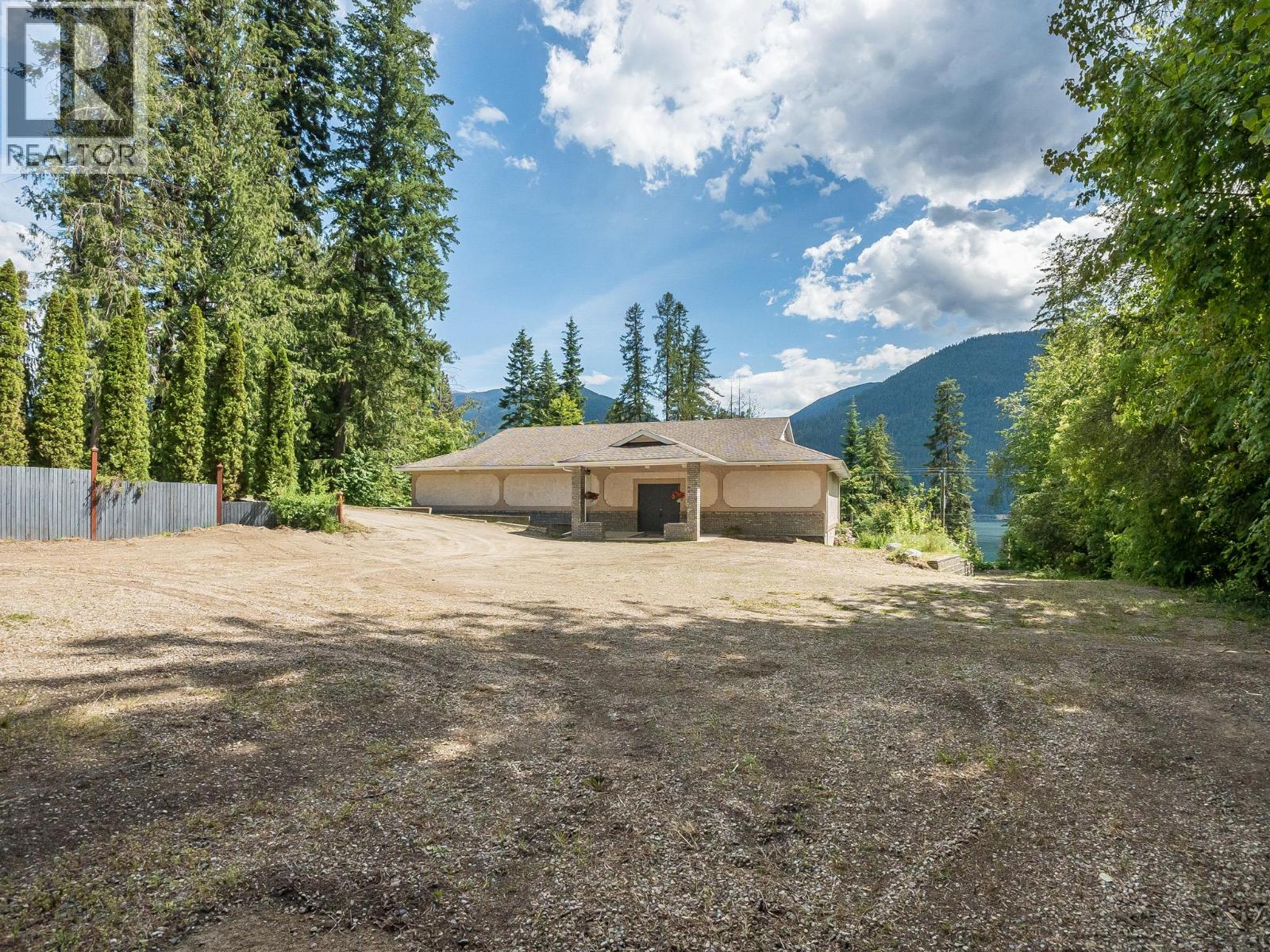 5648 Longbeach Road Property Photo 3
