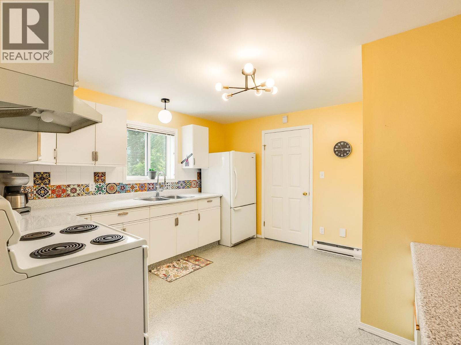 5648 Longbeach Road Property Photo 12