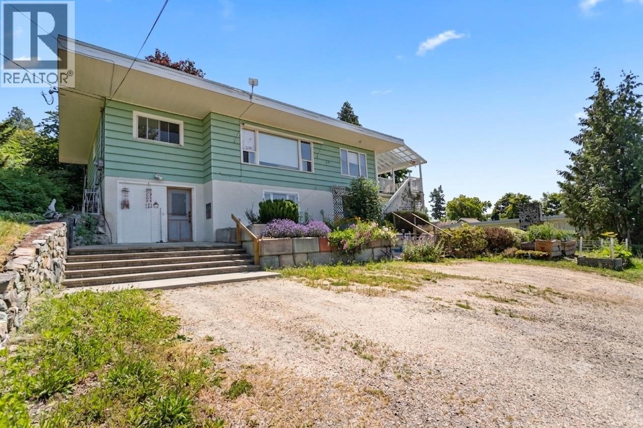 230 22 Avenue N Property Photo 1