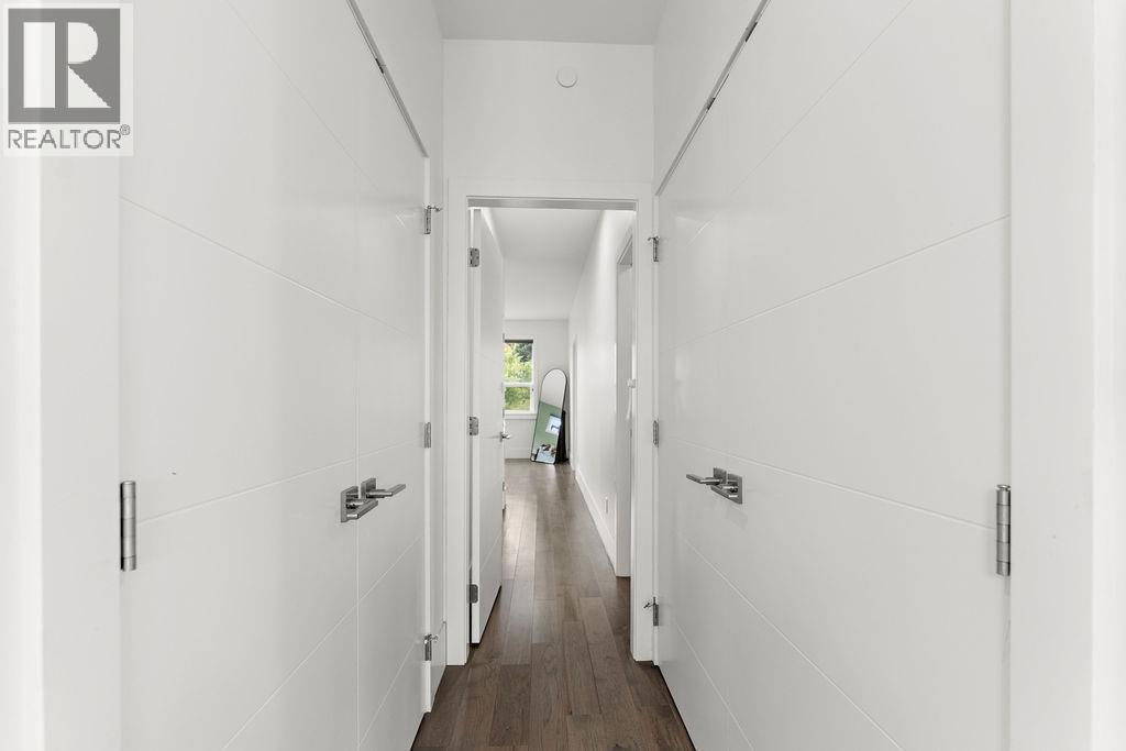 1065 Edgehill Place Property Photo 24