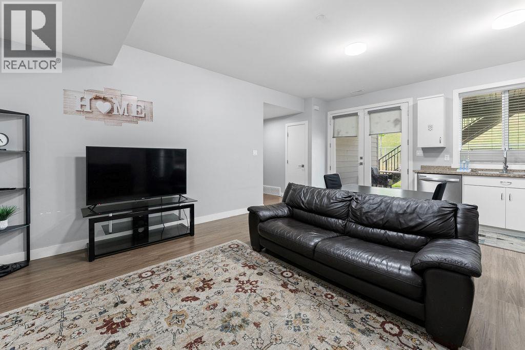 1065 Edgehill Place Property Photo 31