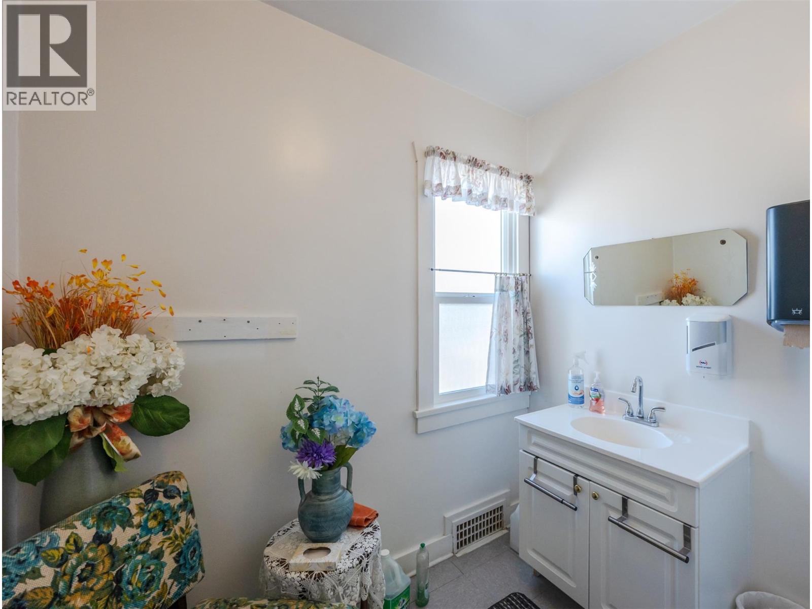 511 Church Avenue Property Photo 40