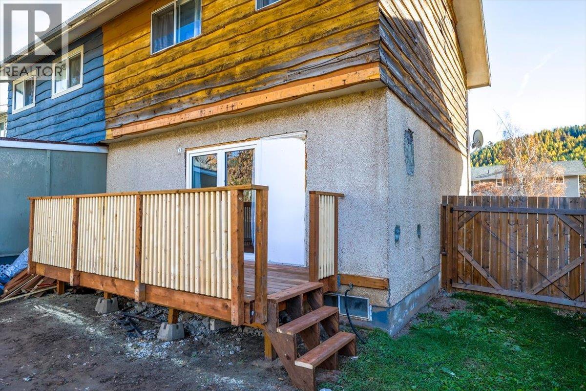425b Mountain Ash Crescent Property Photo 2
