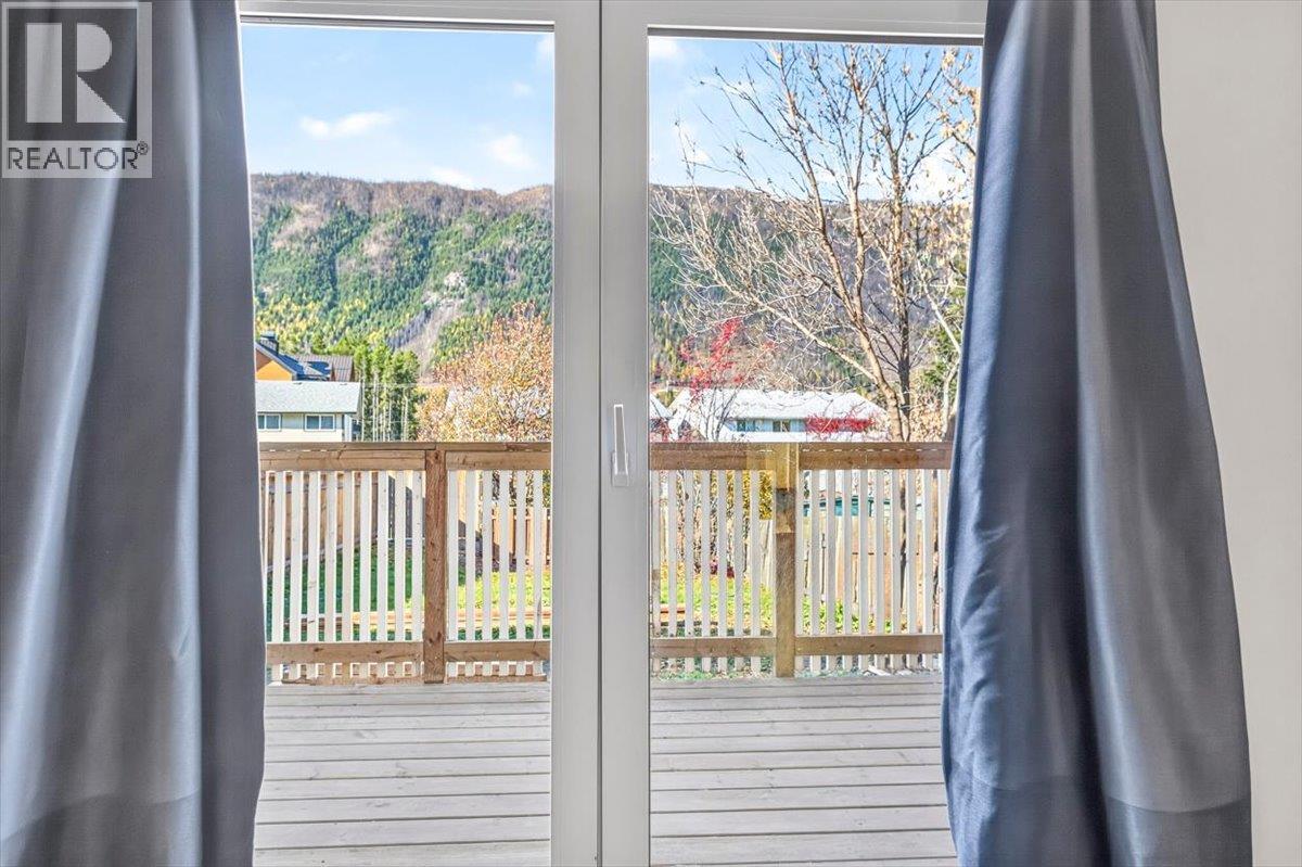 425b Mountain Ash Crescent Property Photo 3