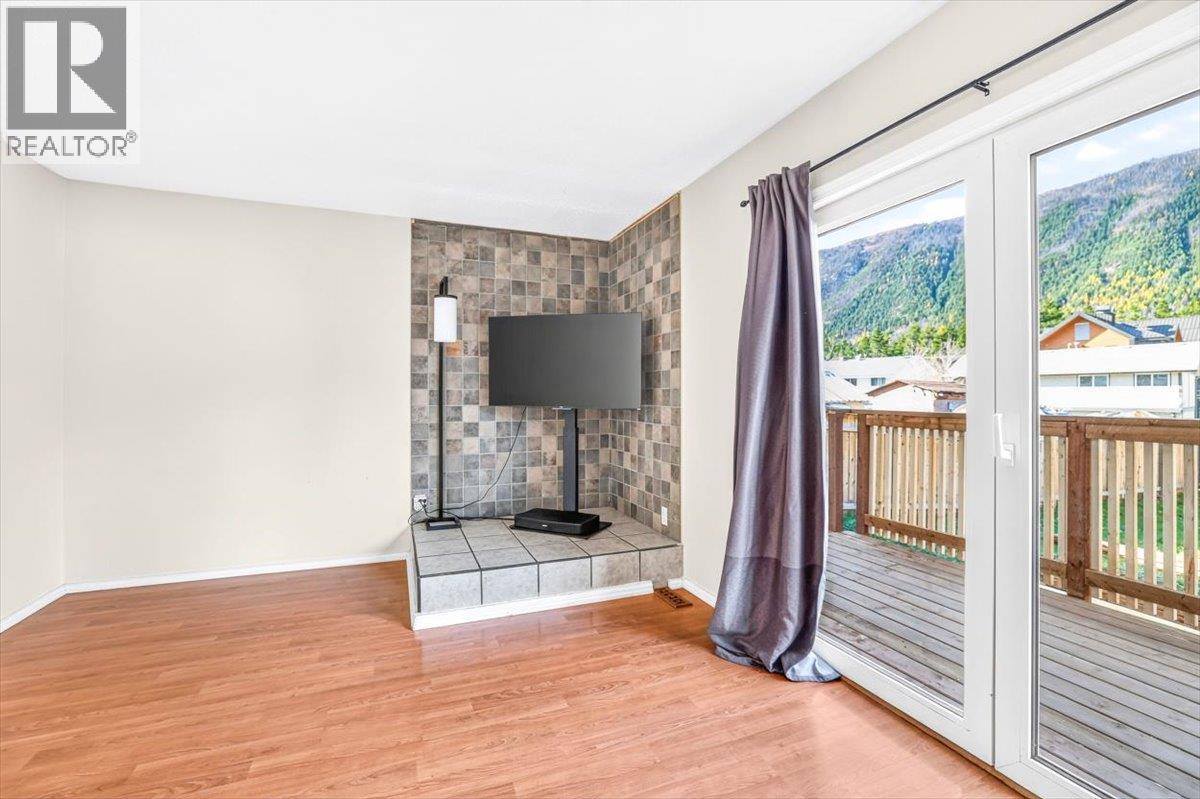 425b Mountain Ash Crescent Property Photo 4