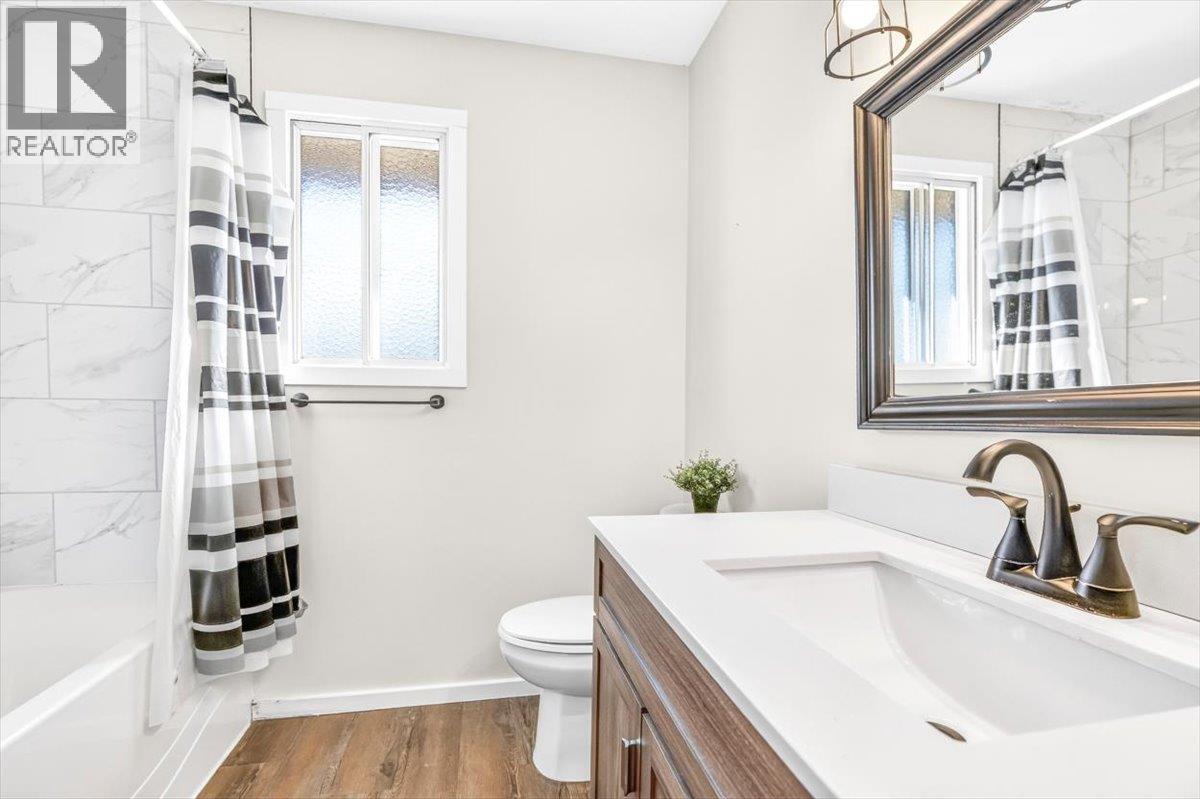 425b Mountain Ash Crescent Property Photo 6