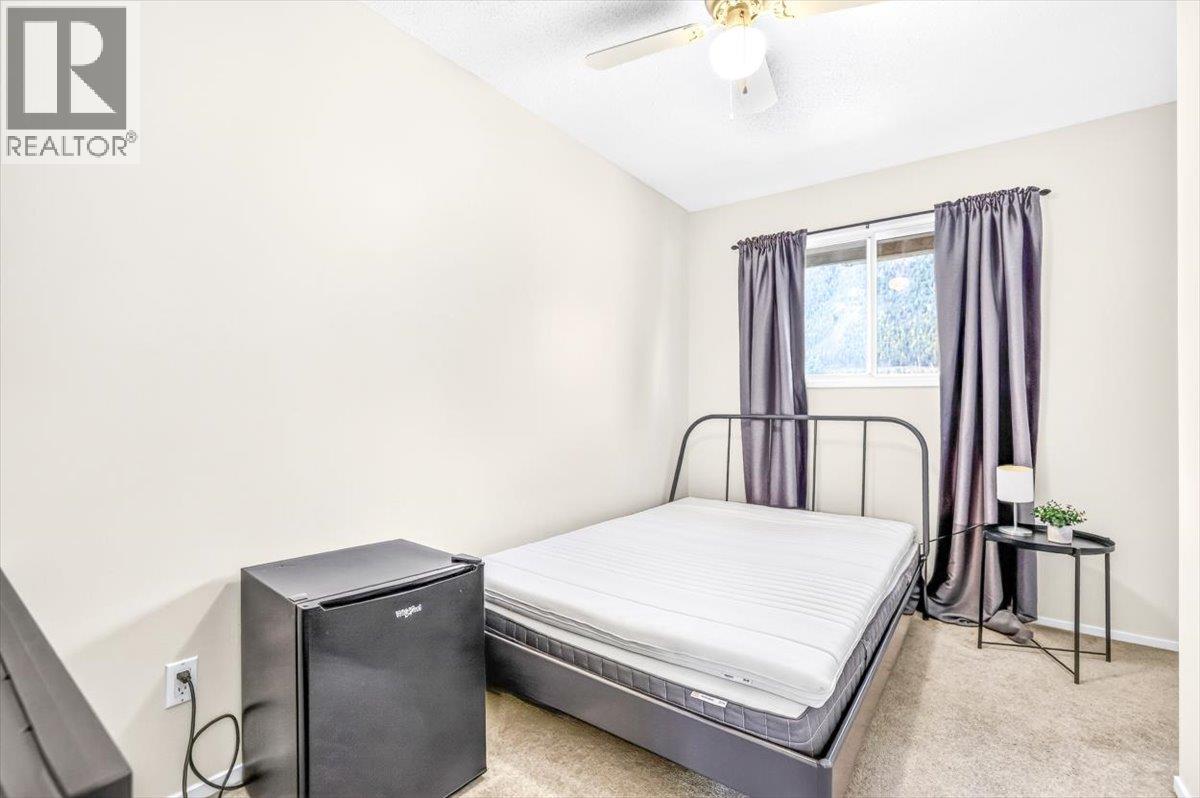 425b Mountain Ash Crescent Property Photo 7