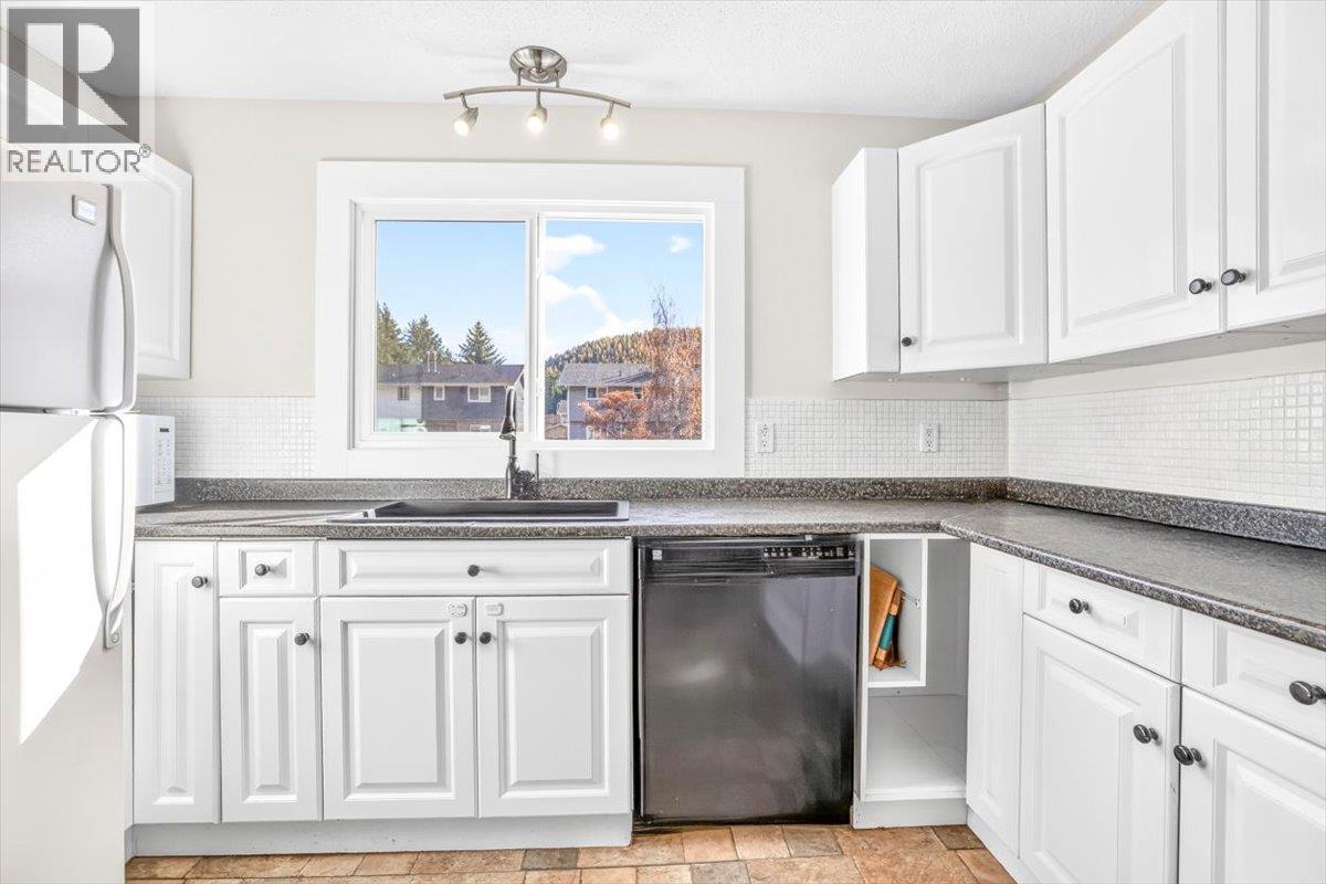 425b Mountain Ash Crescent Property Photo 15