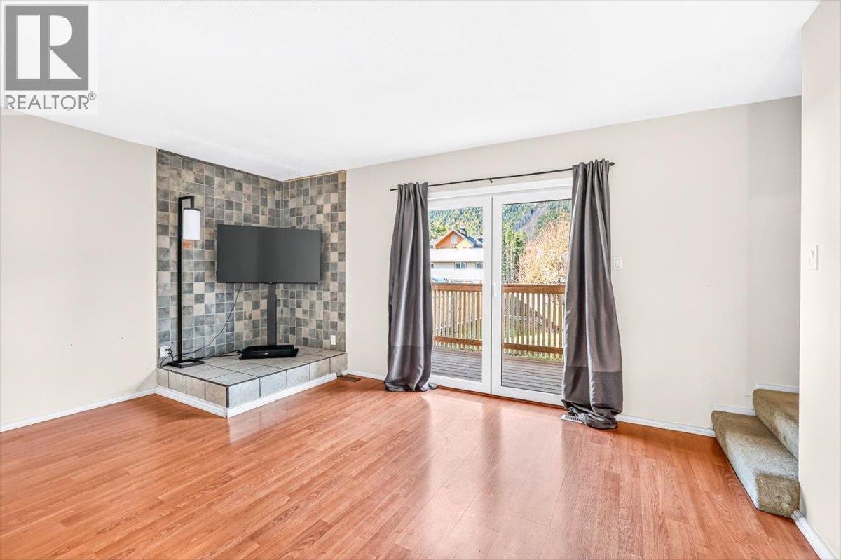 425b Mountain Ash Crescent Property Photo 23