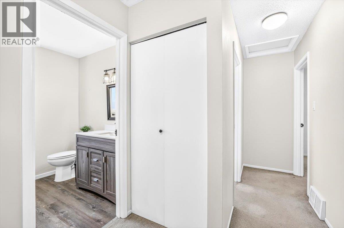 425b Mountain Ash Crescent Property Photo 24