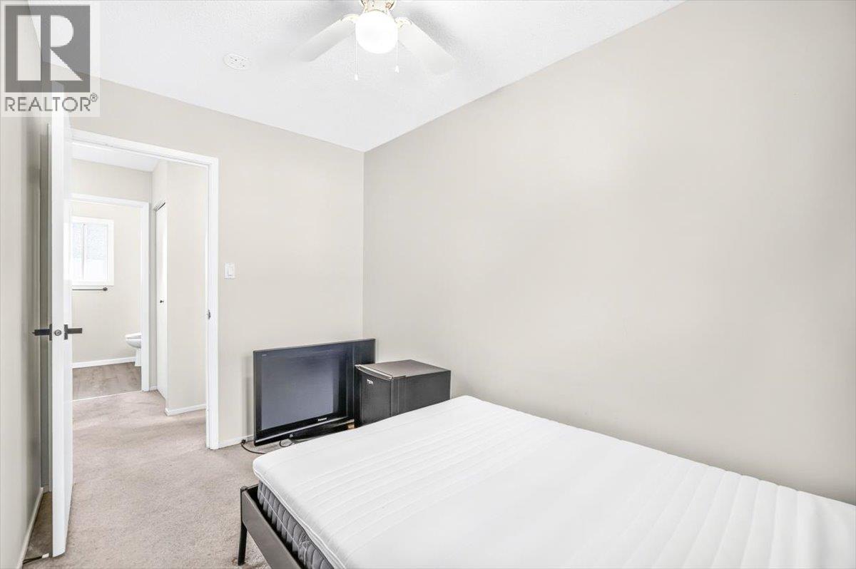 425b Mountain Ash Crescent Property Photo 26