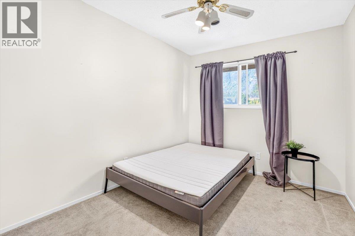 425b Mountain Ash Crescent Property Photo 30
