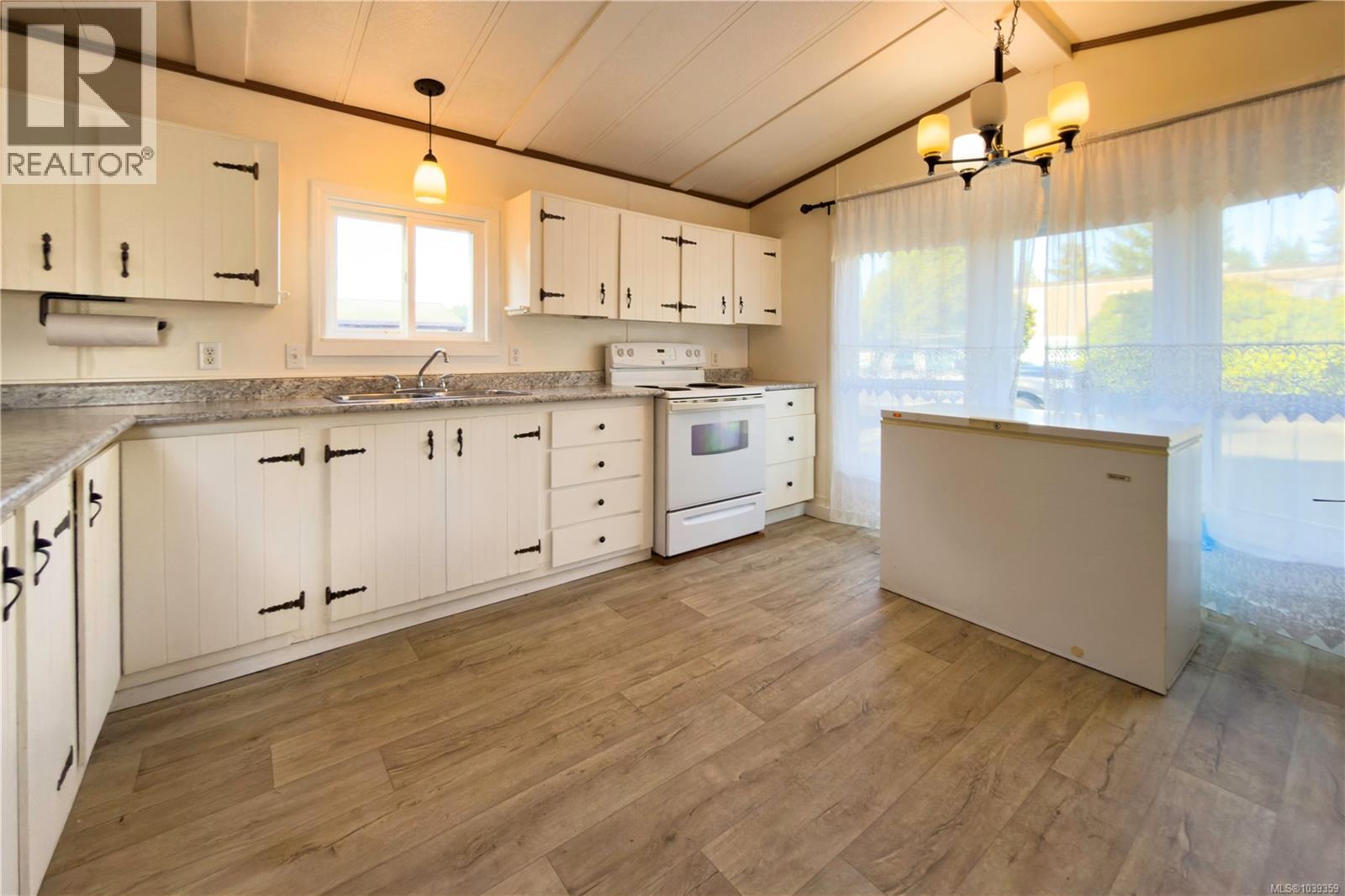 80 1160 Shellbourne Blvd Property Photo 1