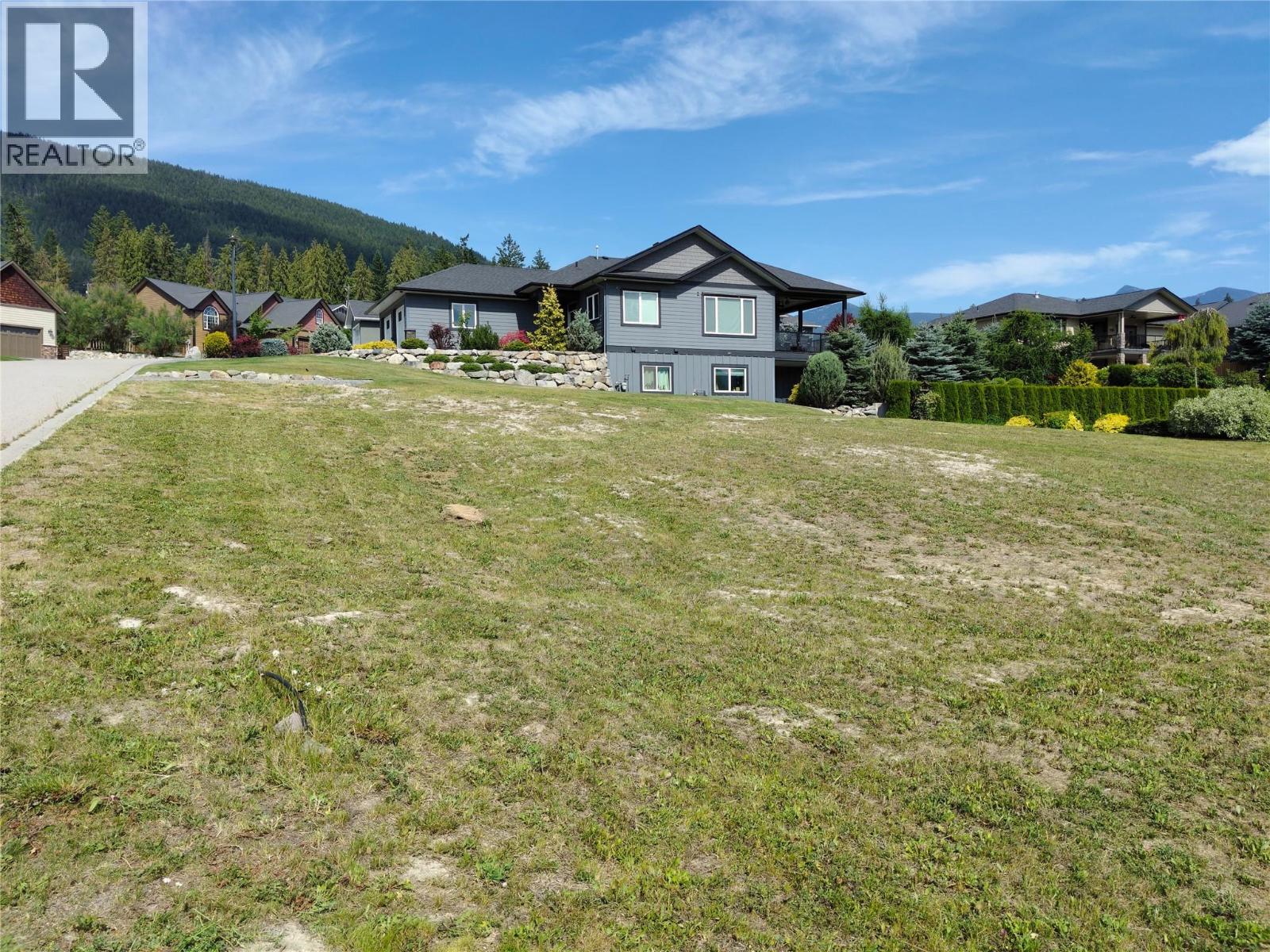 1002 Selkirk Drive Property Photo 3