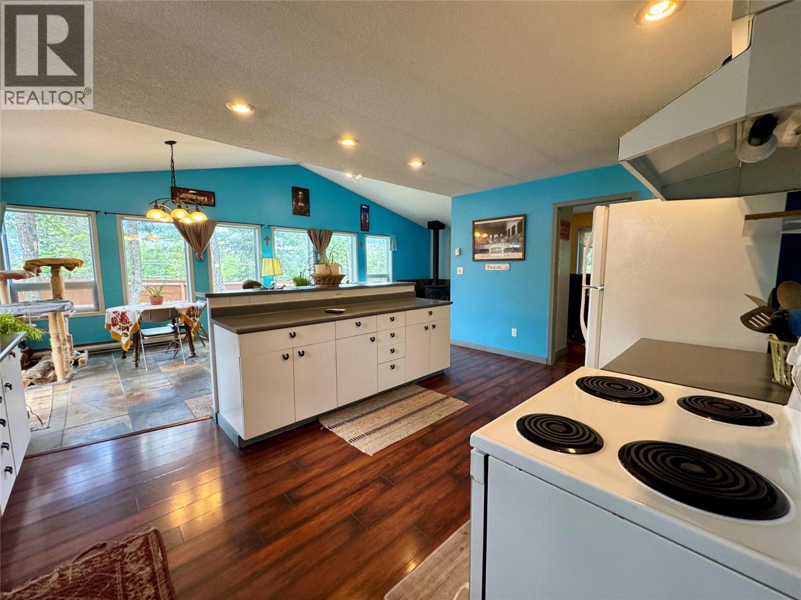 4949 Luxor Creek Road Property Photo 8
