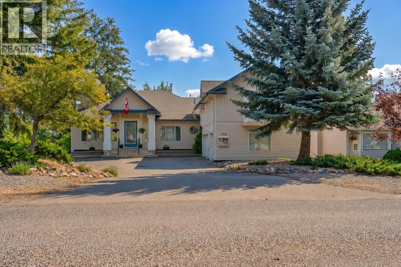 134 Deerview Crescent Property Photo 2