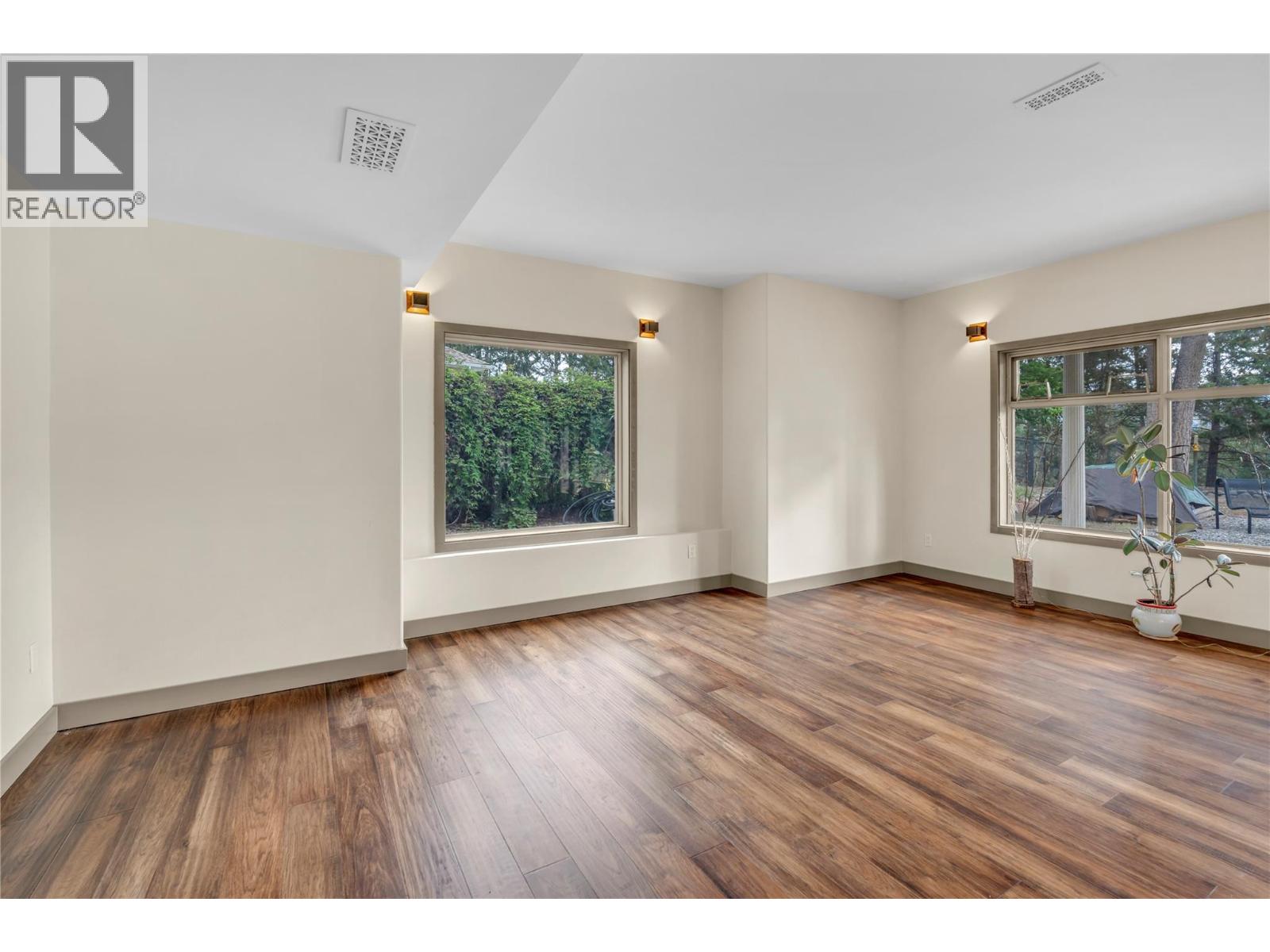 134 Deerview Crescent Property Photo 49