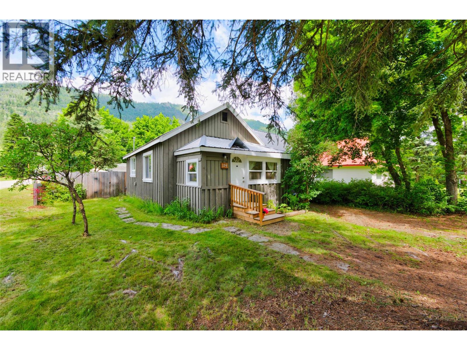 124 Sayward Avenue Property Photo 1