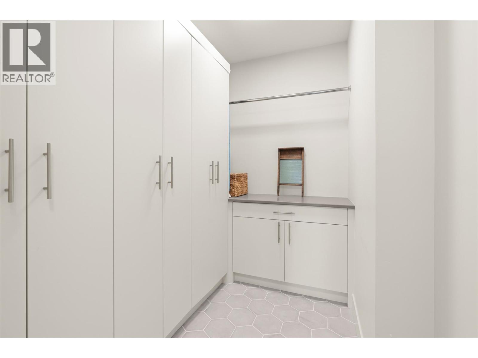 8 Kenyon Road Property Photo 60